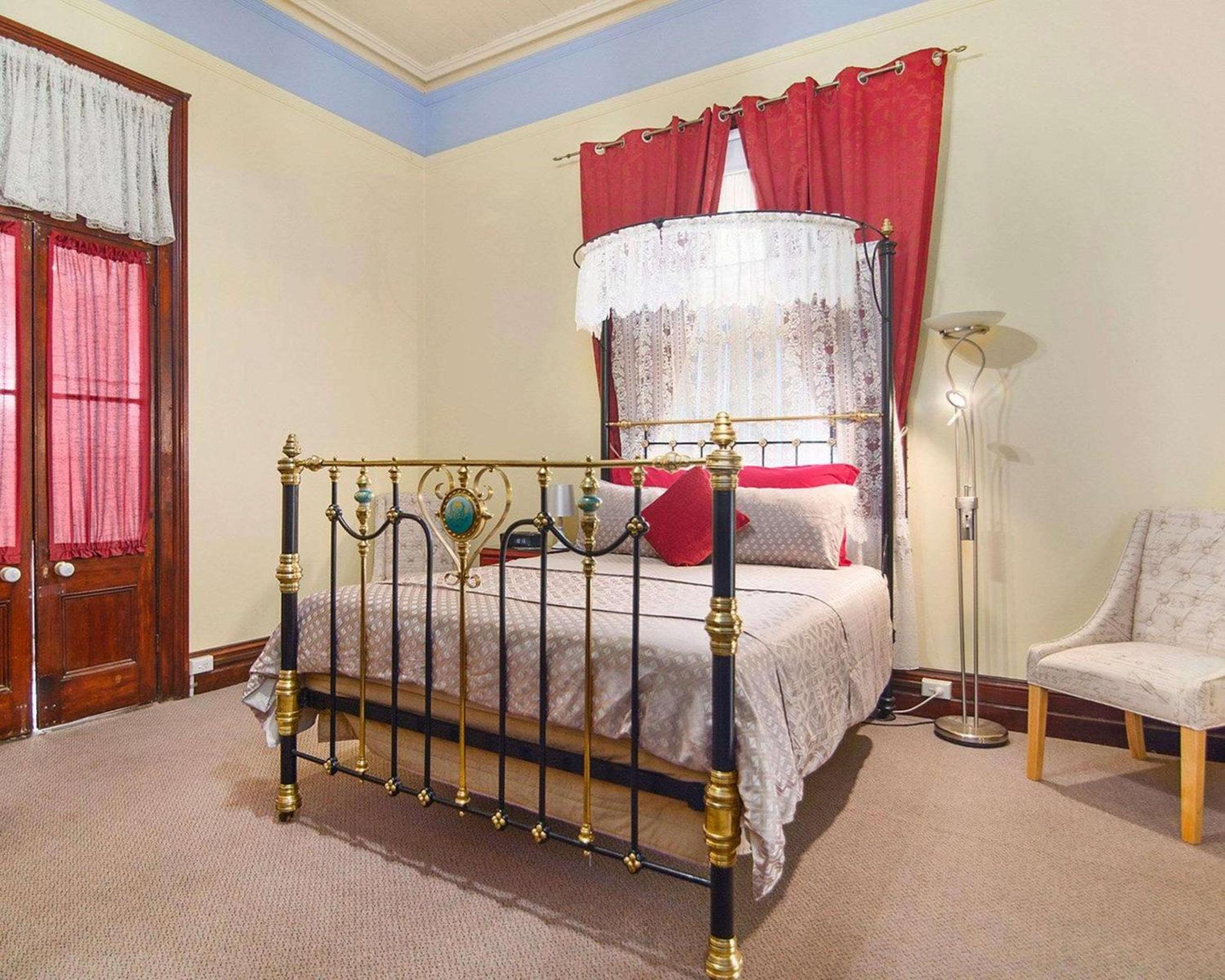 Deluxe Queen Room - Photo 3