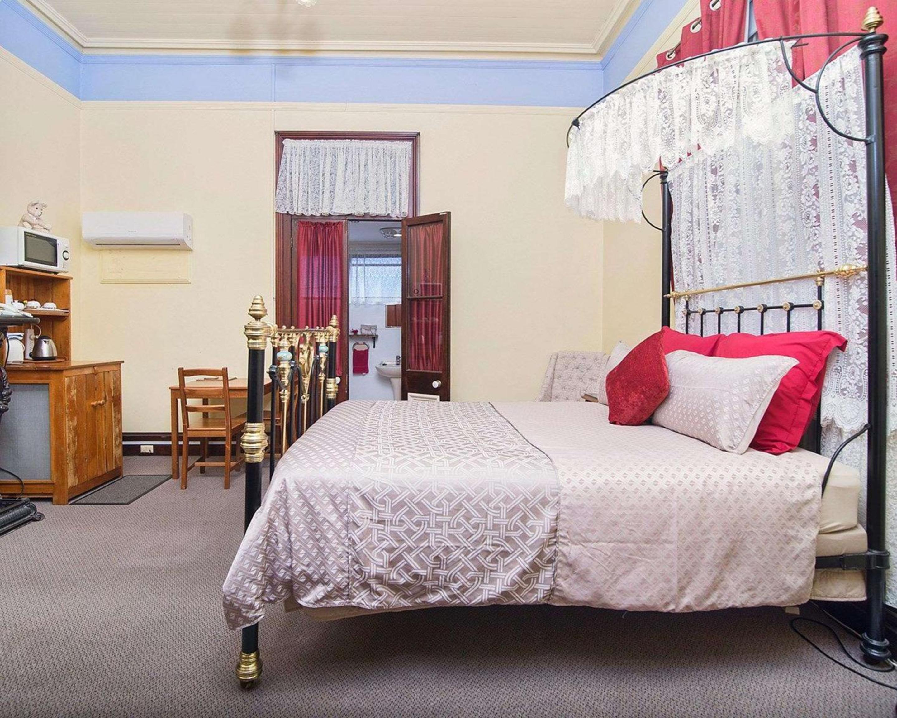 Deluxe Queen Room - Photo 2
