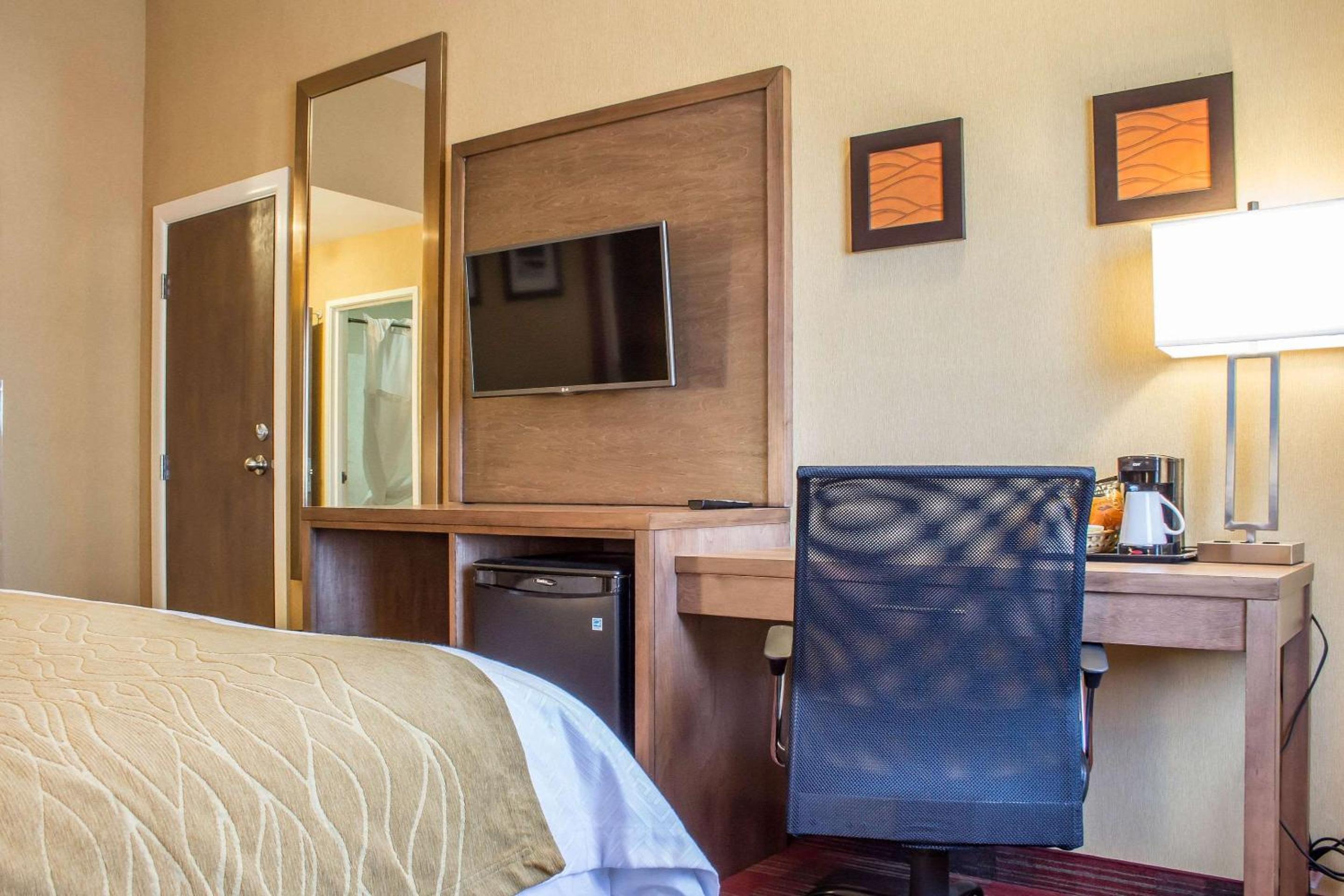 King Room with Refrigerator - Non-Smoking - Photo 8