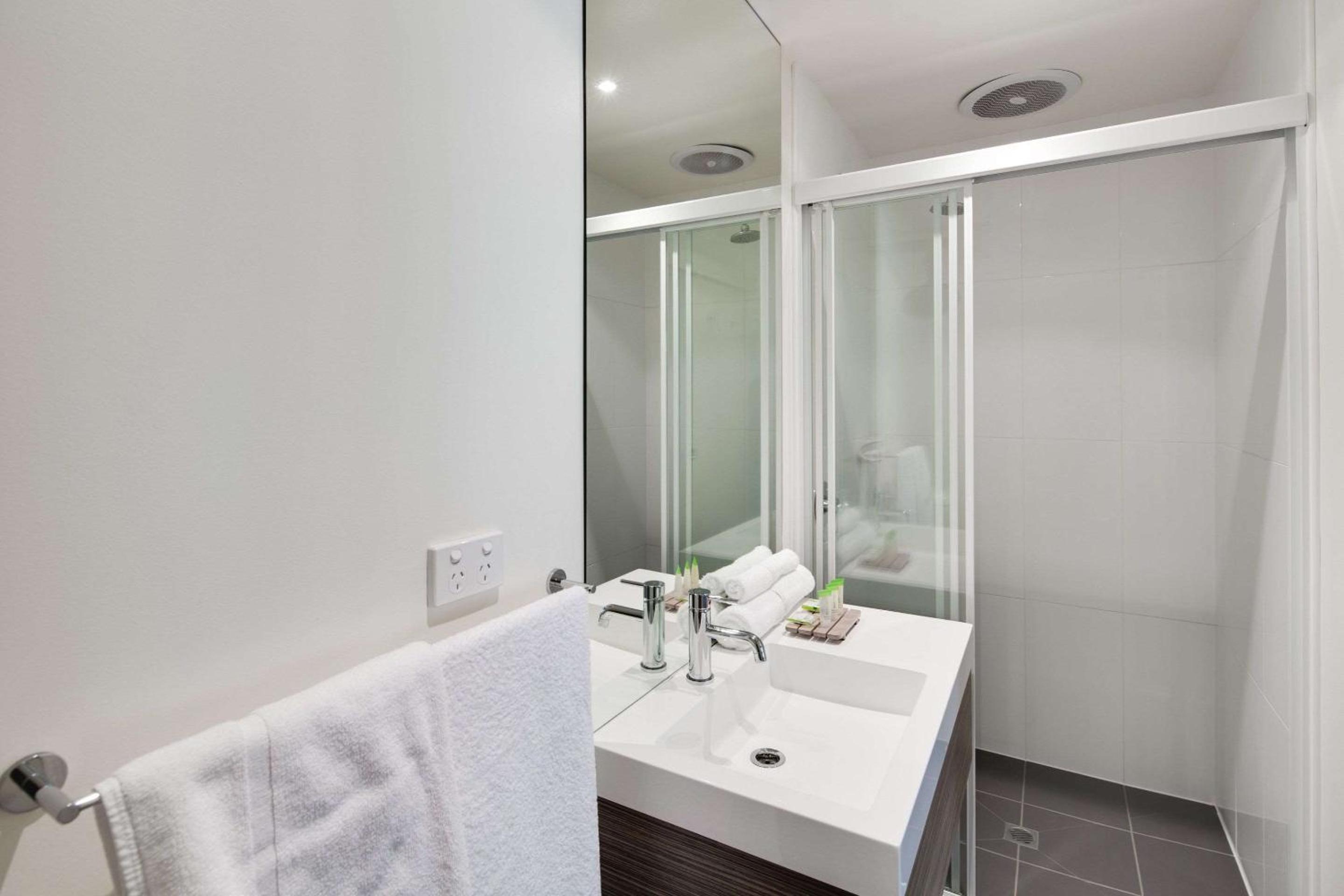 Standard Twin Room - Photo 3