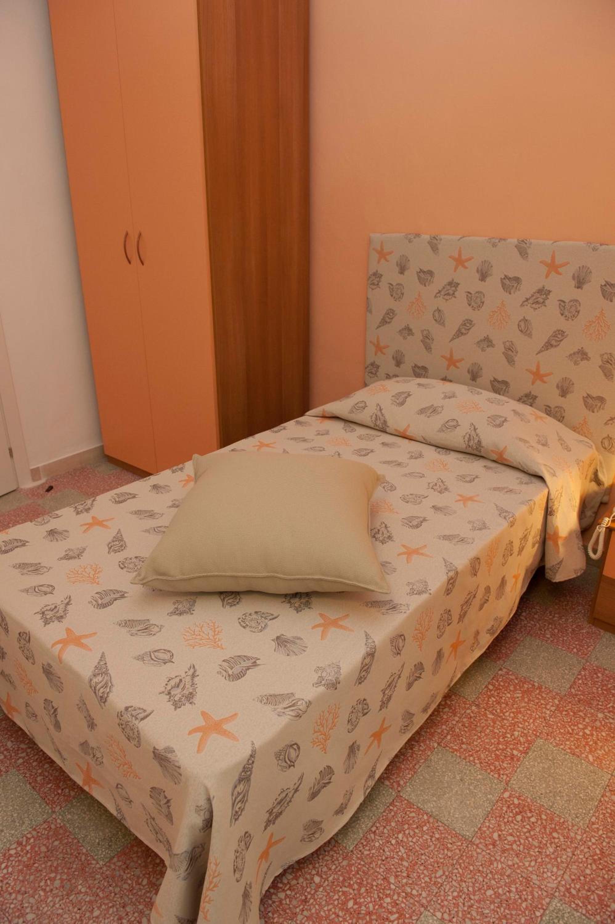 Single Room photo 2