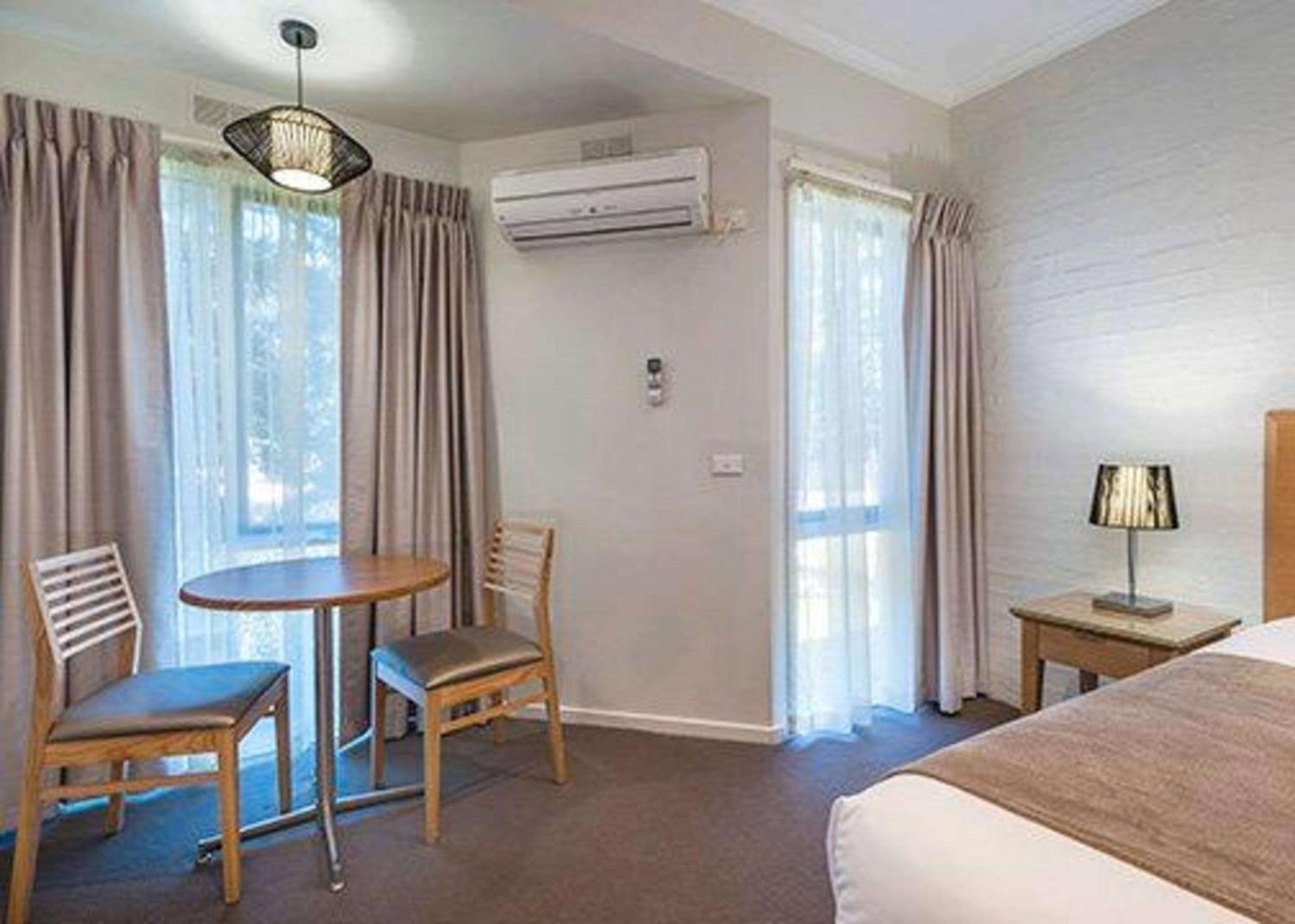 Standard Queen Room - Photo 7