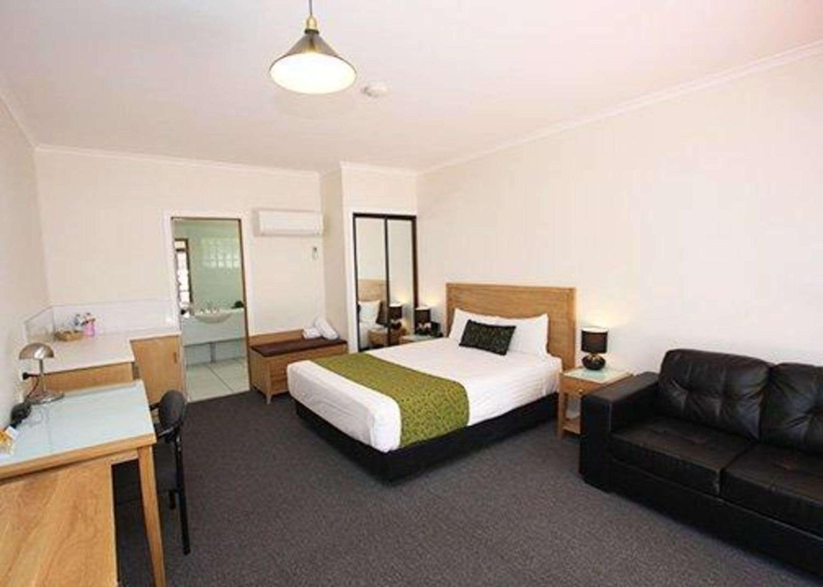 Queen Room with Spa Bath photo 3