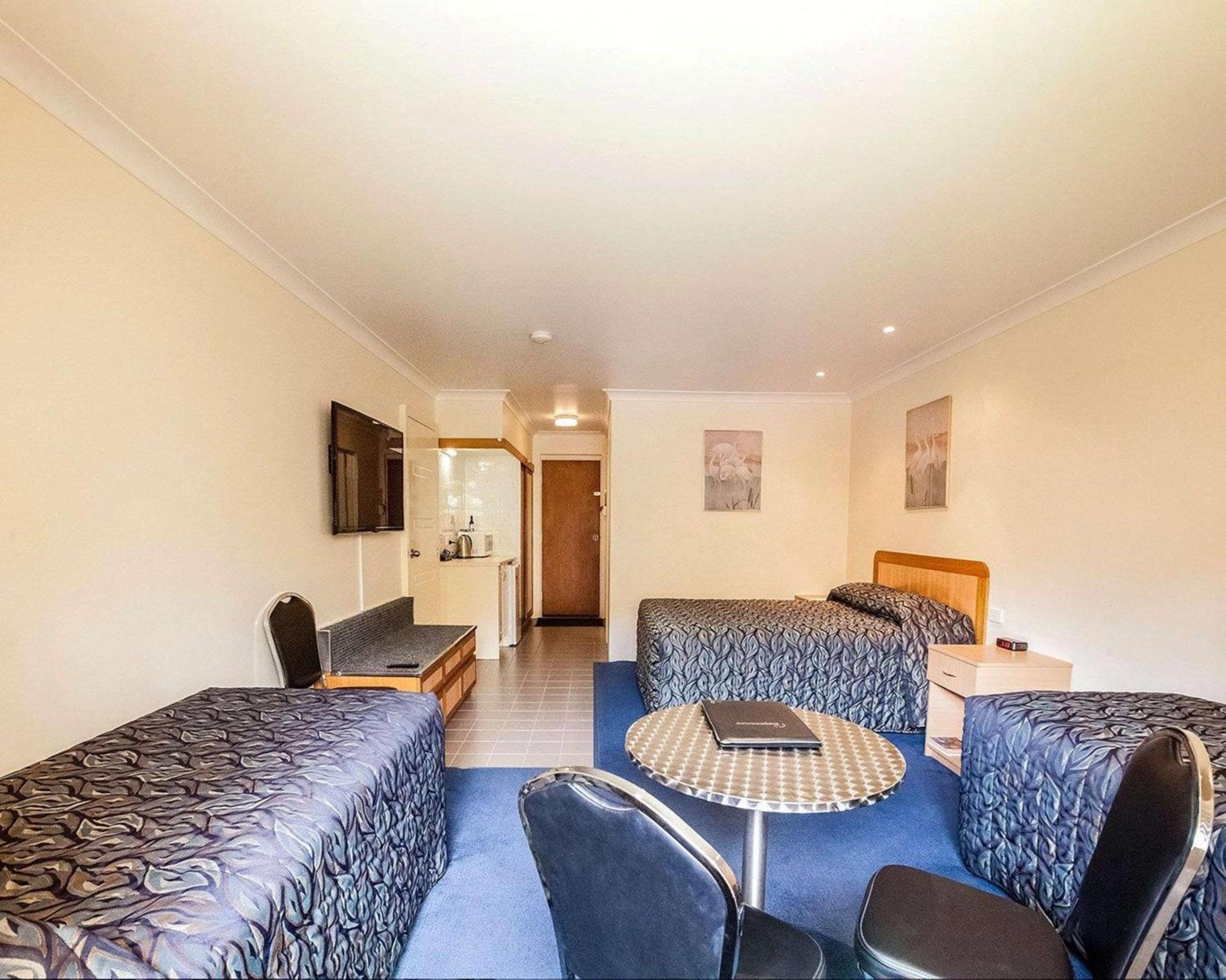 Family Room with One Queen Bed and Two Single Beds - Non-Smoking  photo 1