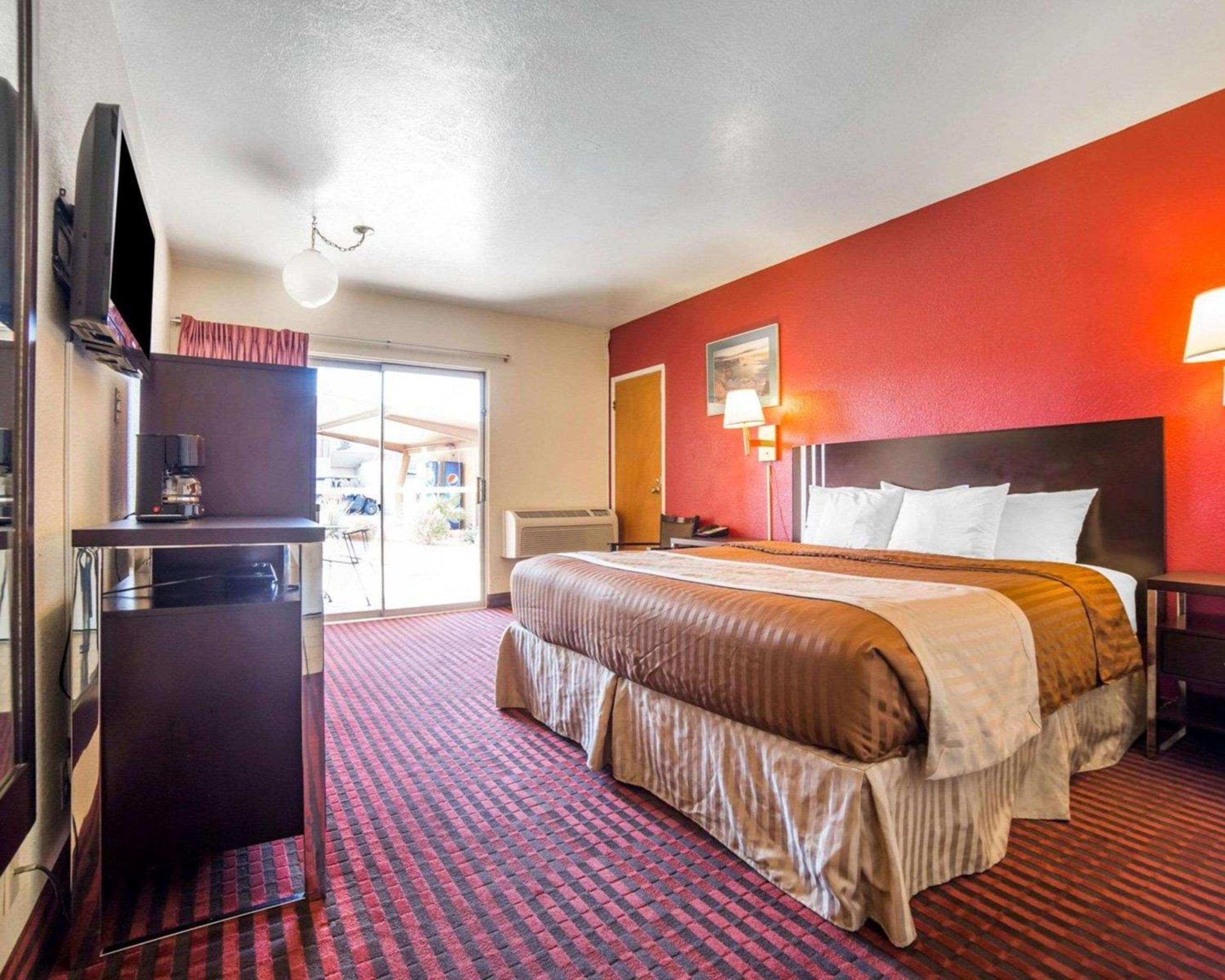 King Room - No Pets Allowed - Photo 4