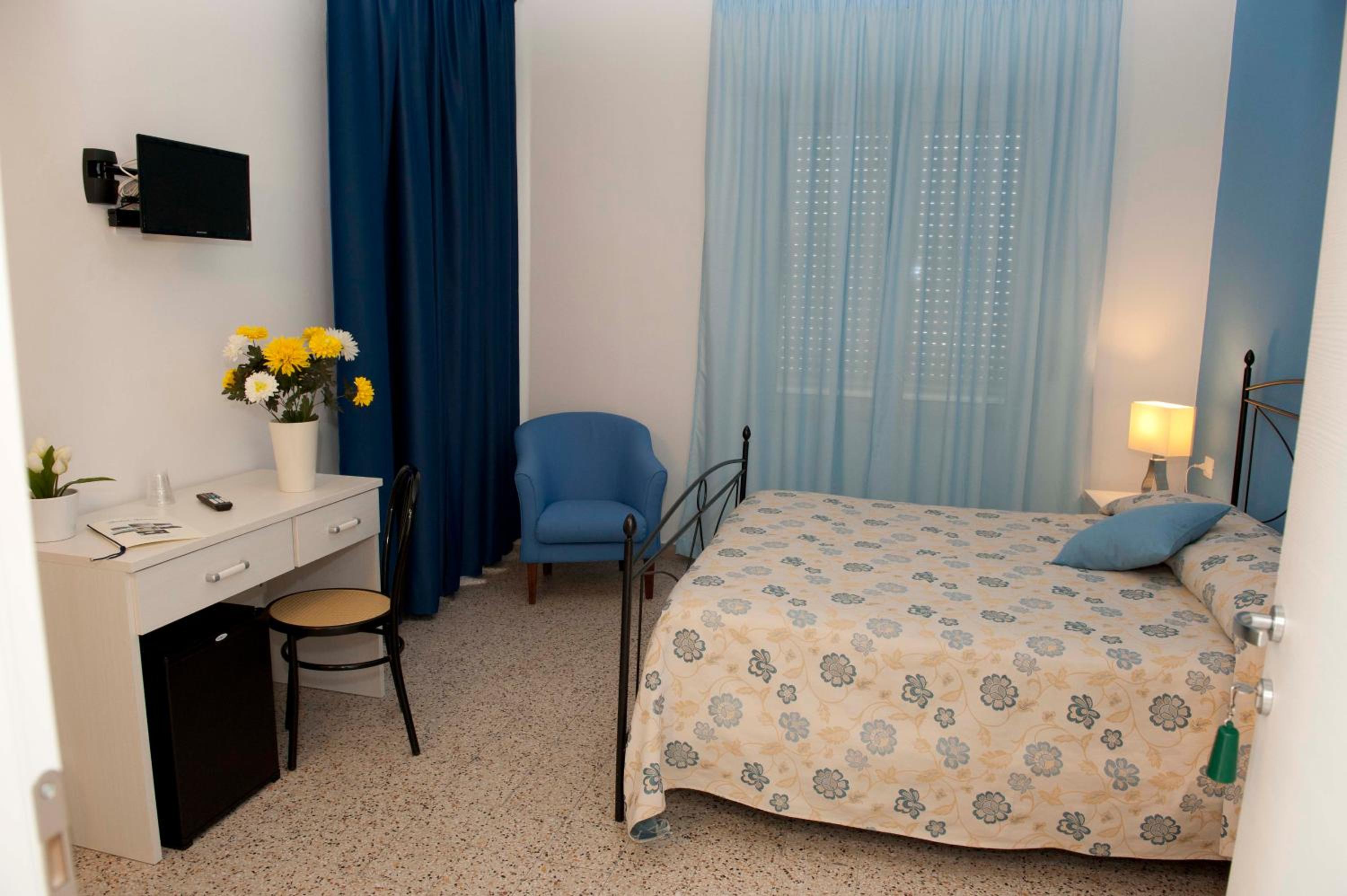 Double or Twin Room photo 3