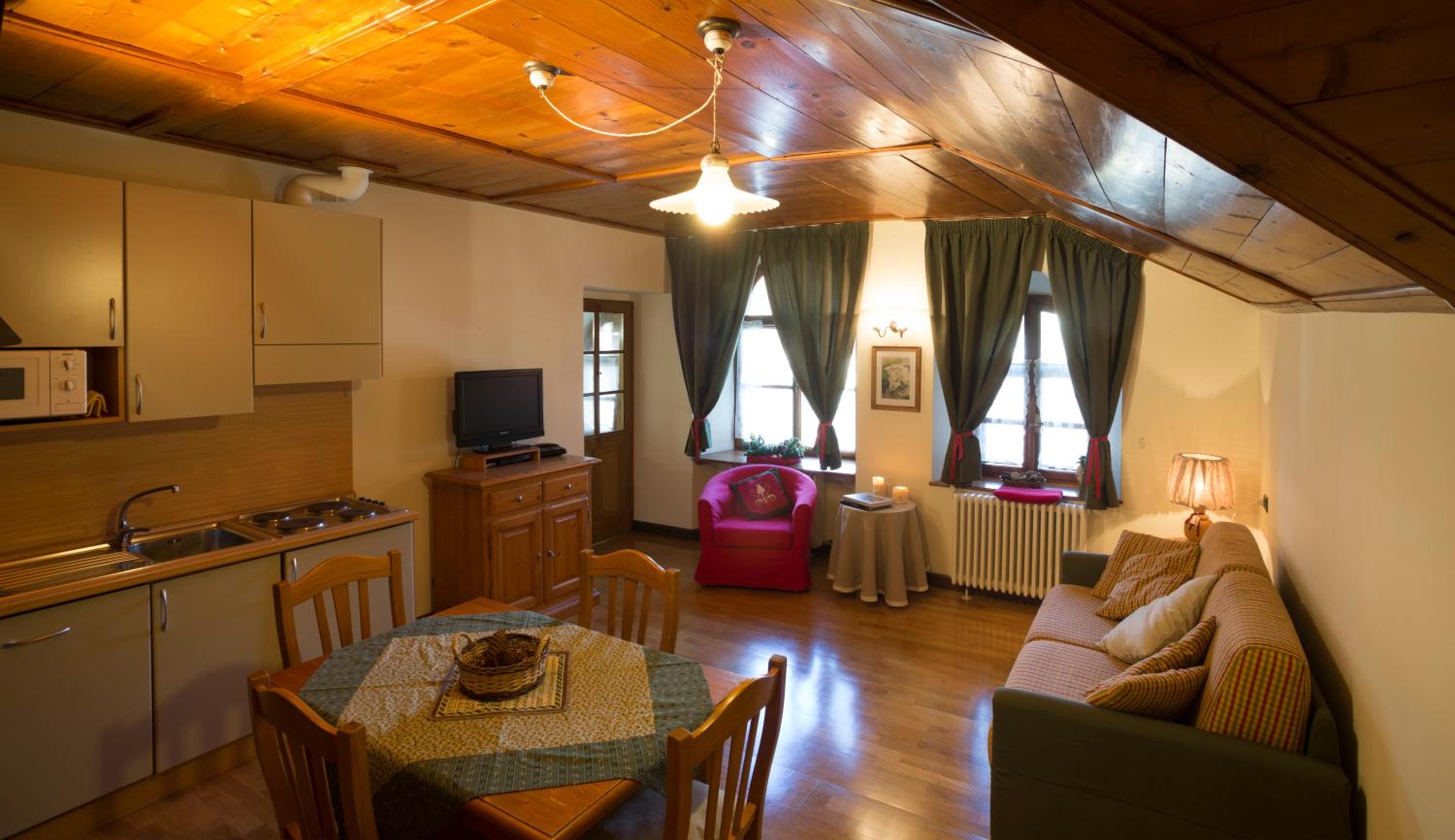 Studio (4 Adults)