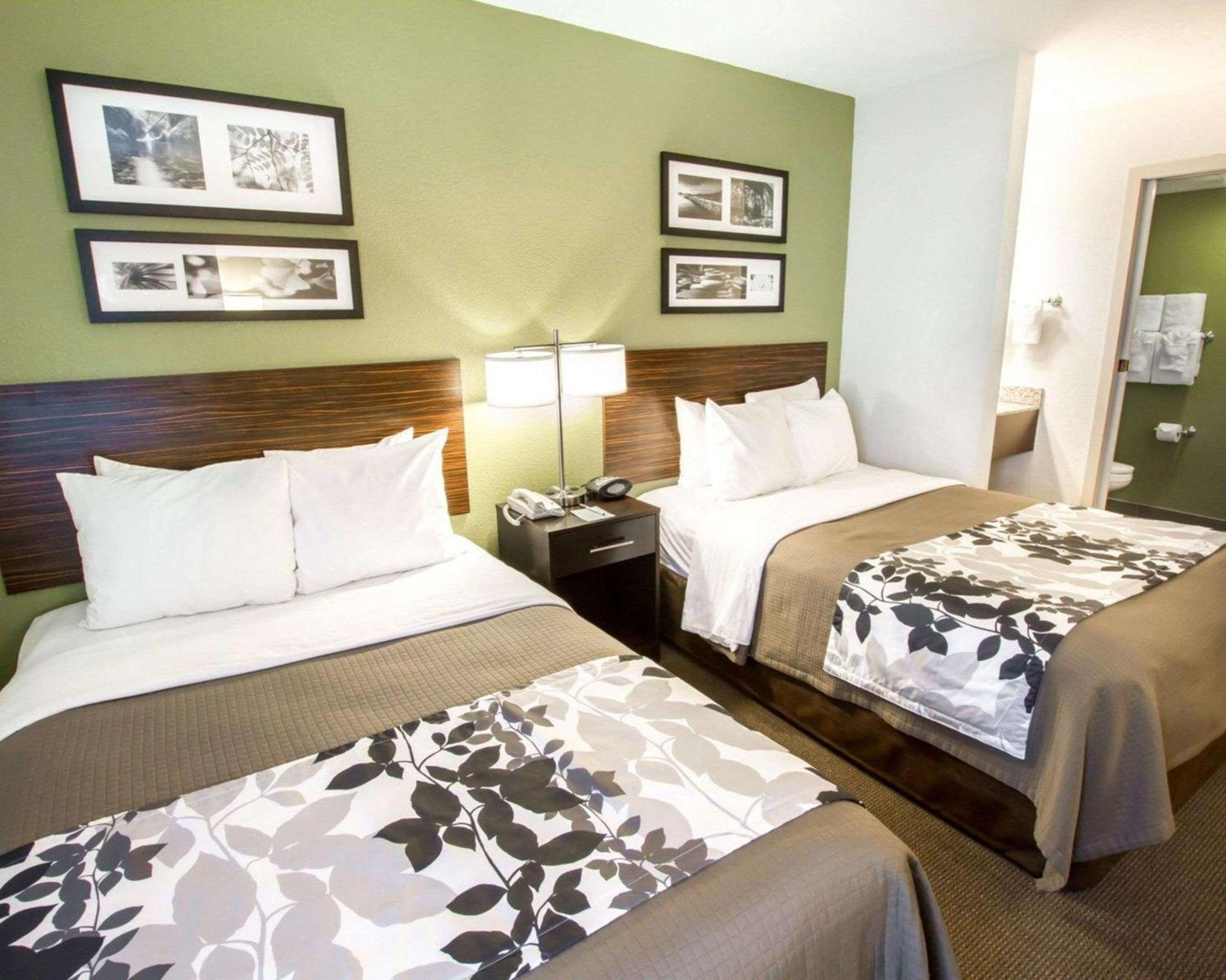 Double Room with Two Double Beds - Photo 2