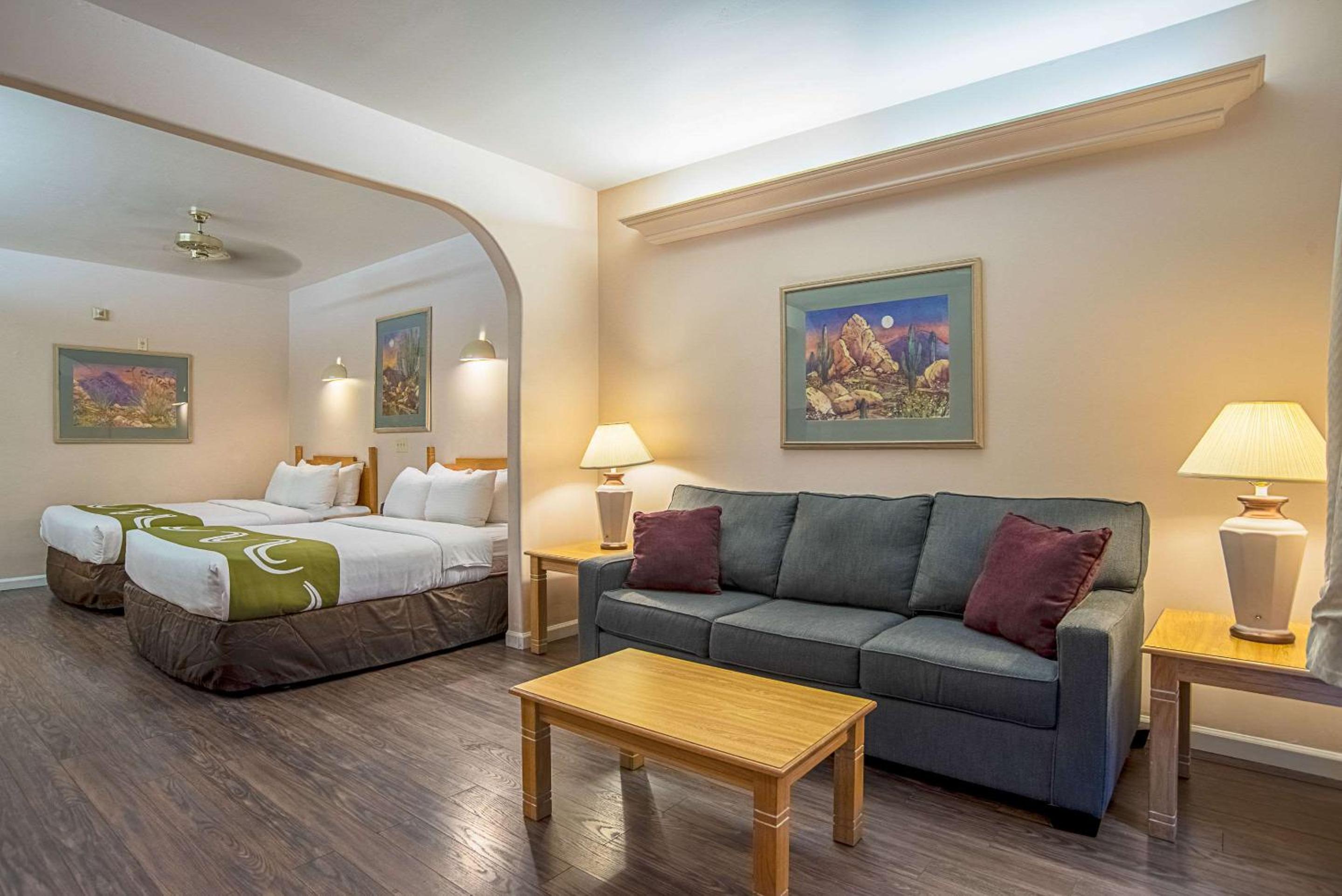 Queen Suite with Two Queen Beds - Non-Smoking - Photo 3