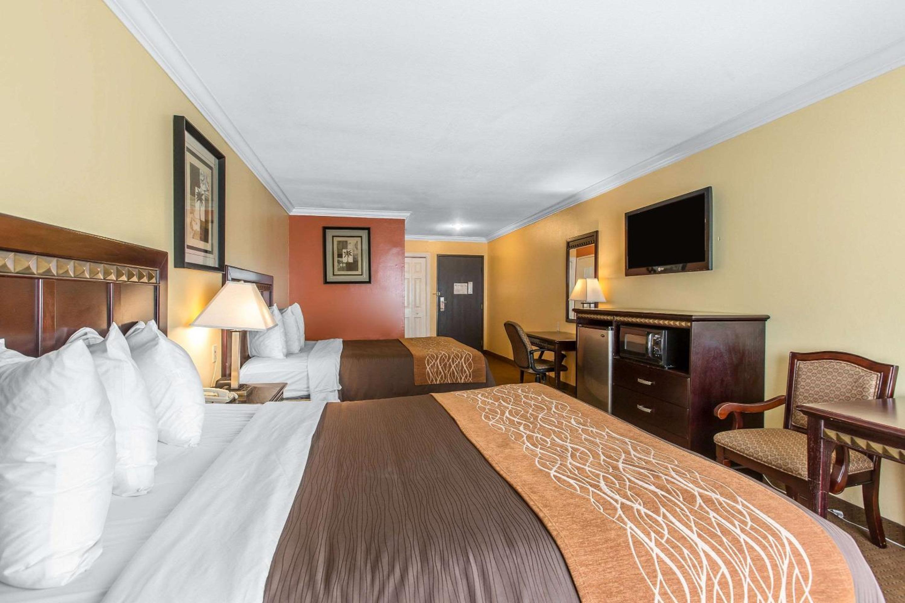 Standard Room, 2 Queen Beds, Non Smoking - Photo 4
