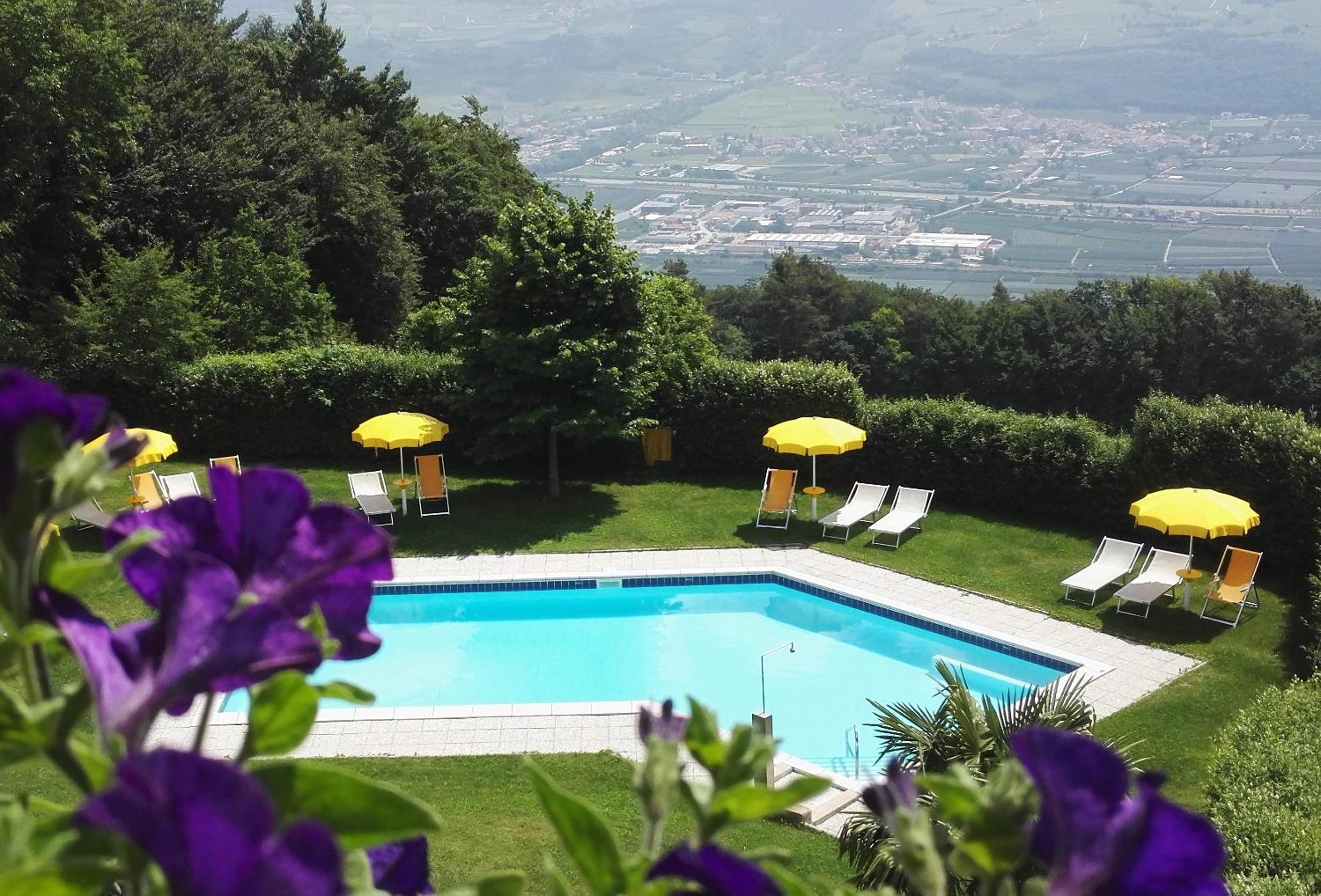 Apartment with Pool View  photo 3