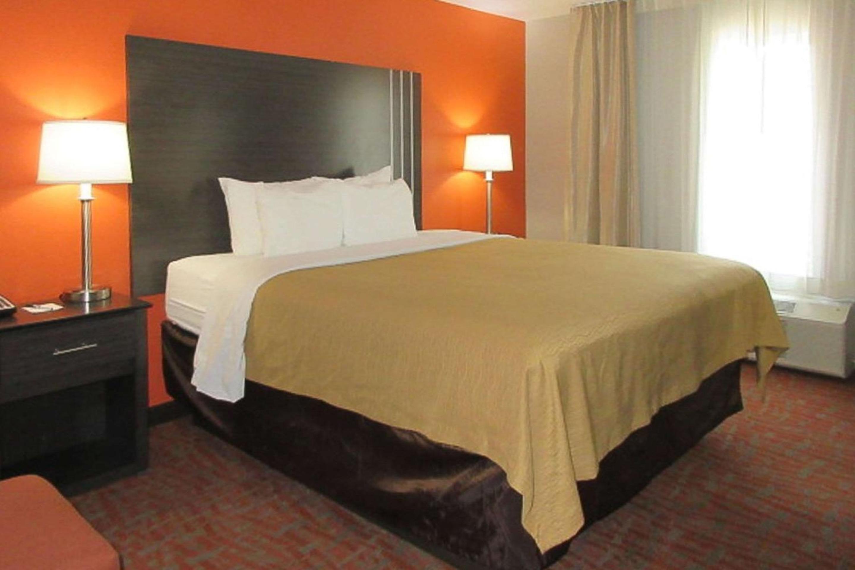 King Room - Non-Smoking - Photo 1