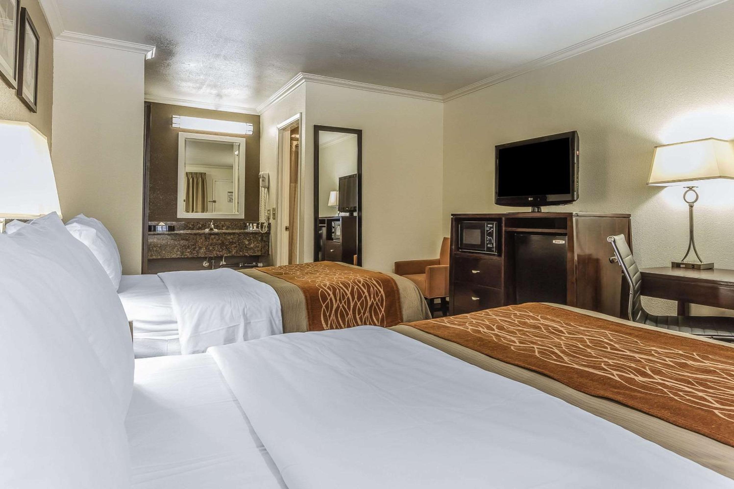 Double Room with Two Double Beds - Non-Smoking - Photo 3