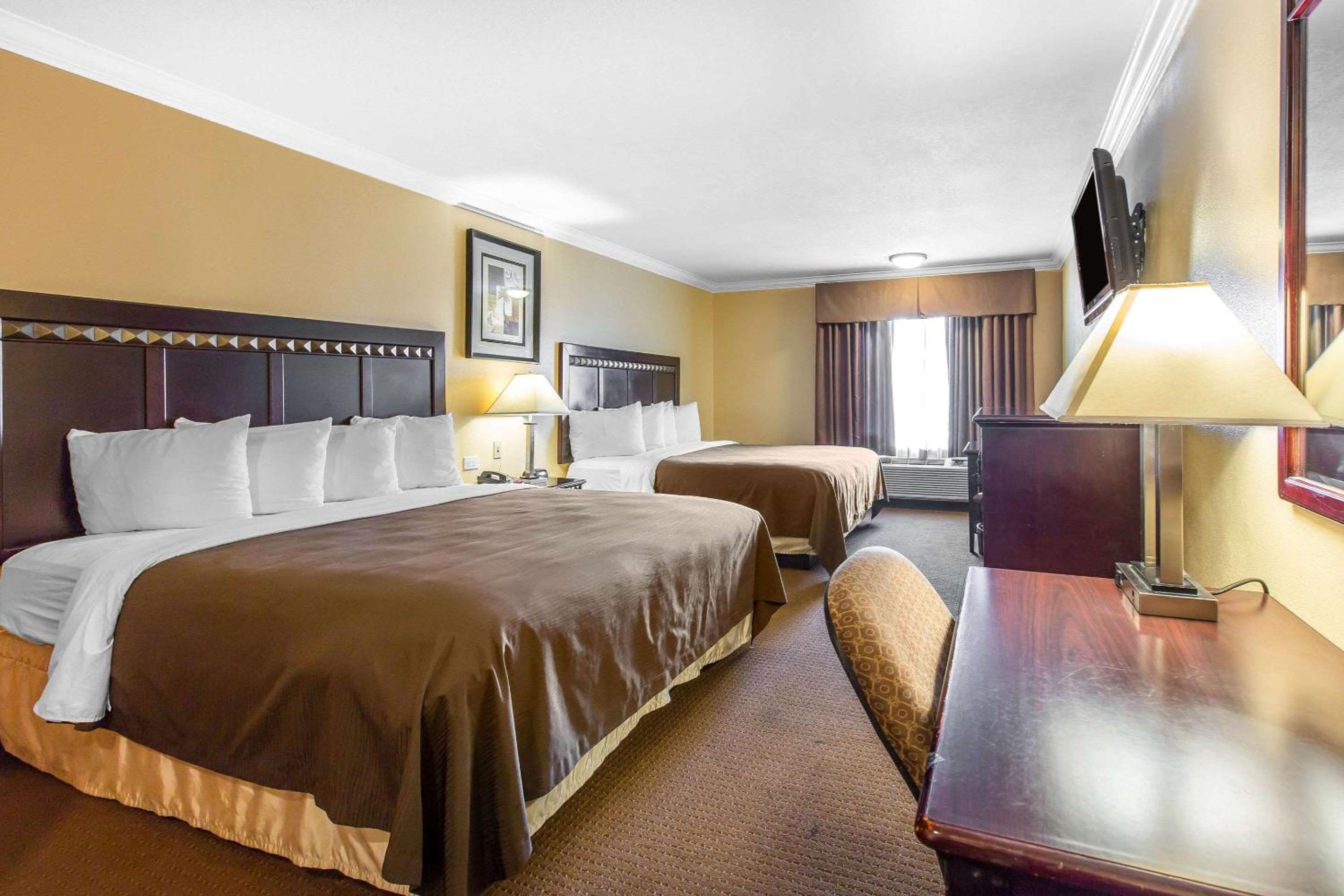 Deluxe Room, 2 King Beds, Non Smoking - Photo 5