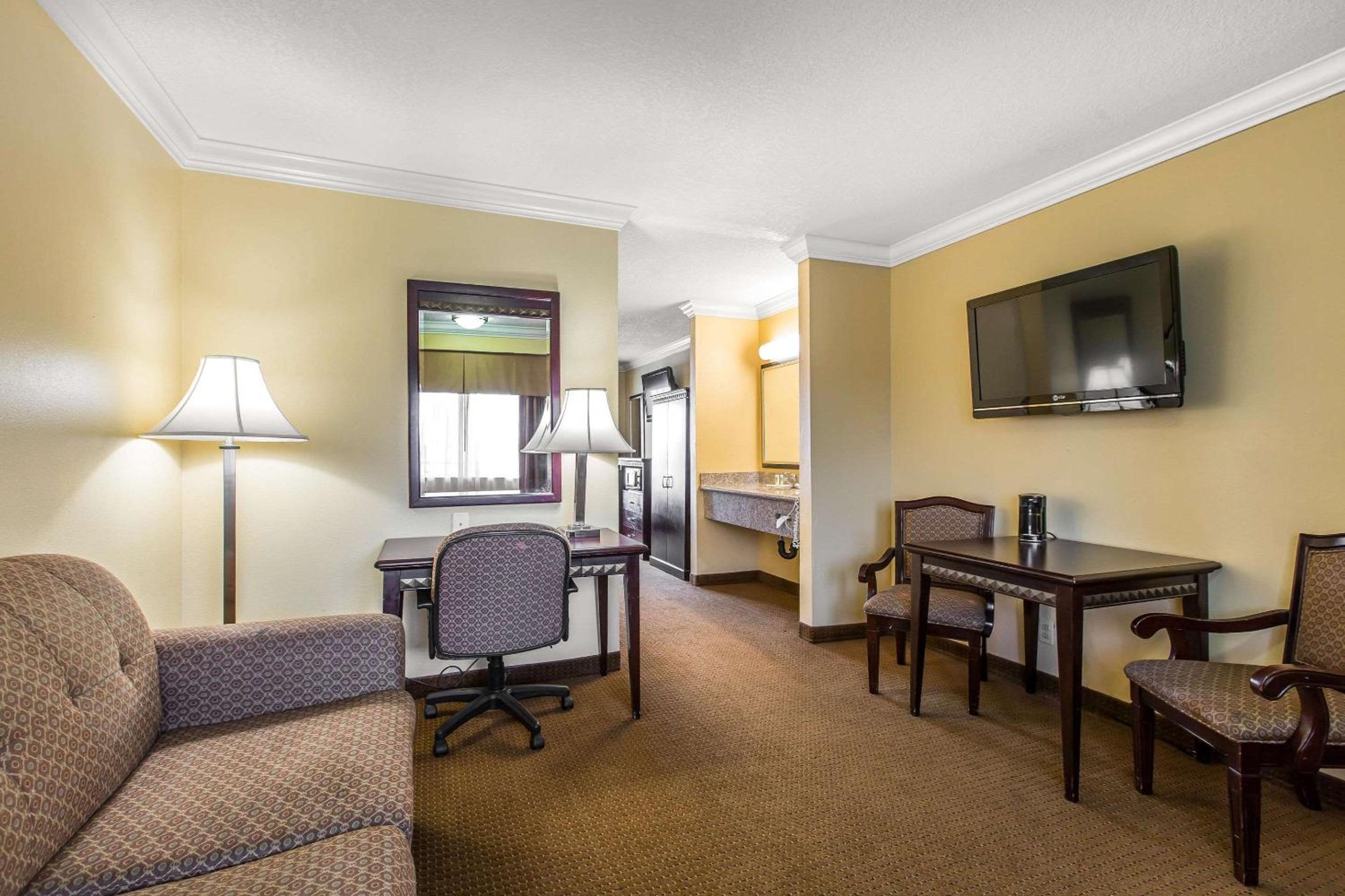 Suite, 1 King Bed with Sofa Bed, Non Smoking - Photo 3