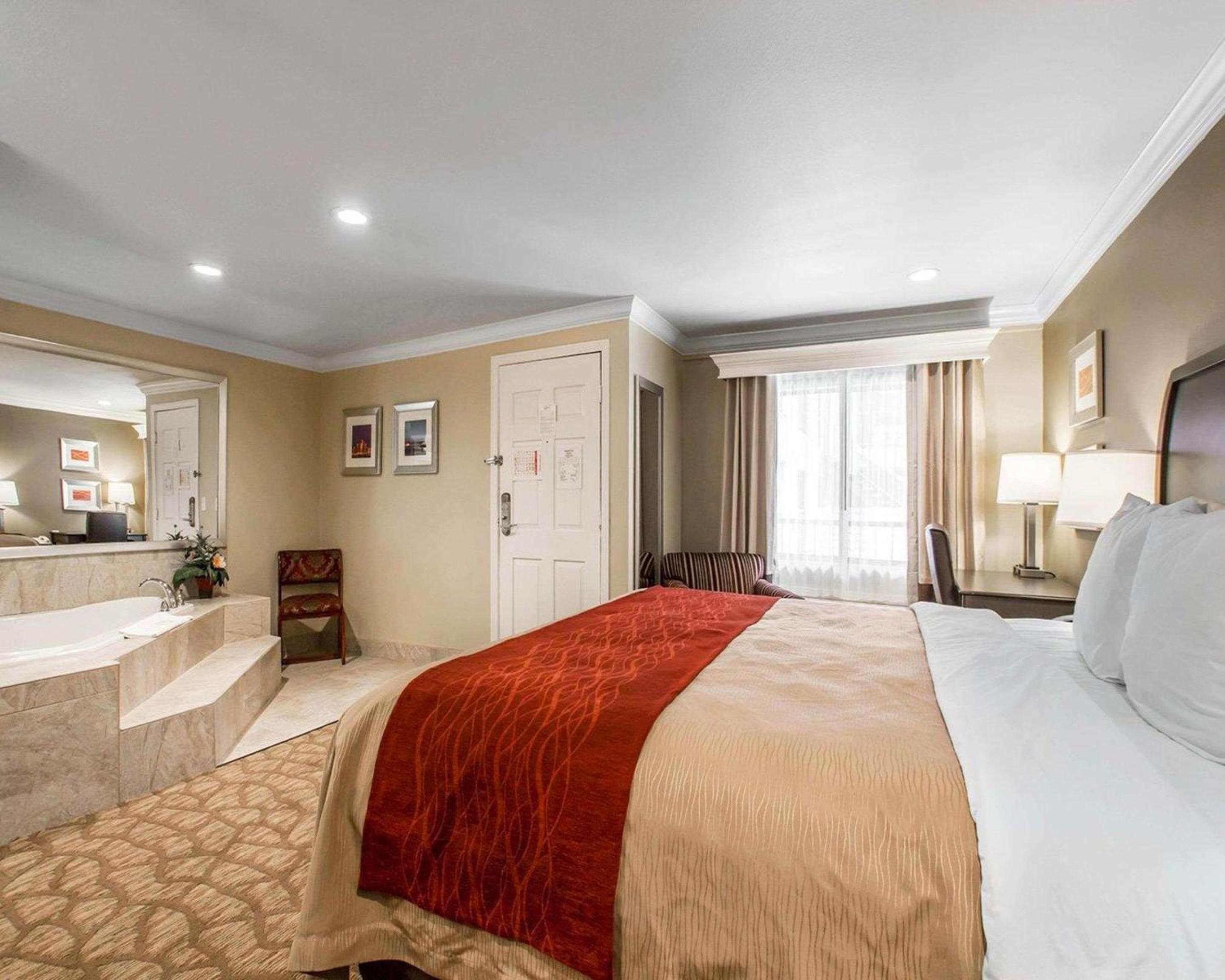 Superior Room, 1 King Bed, In-Room Whirlpool, Non Smoking - Photo 1