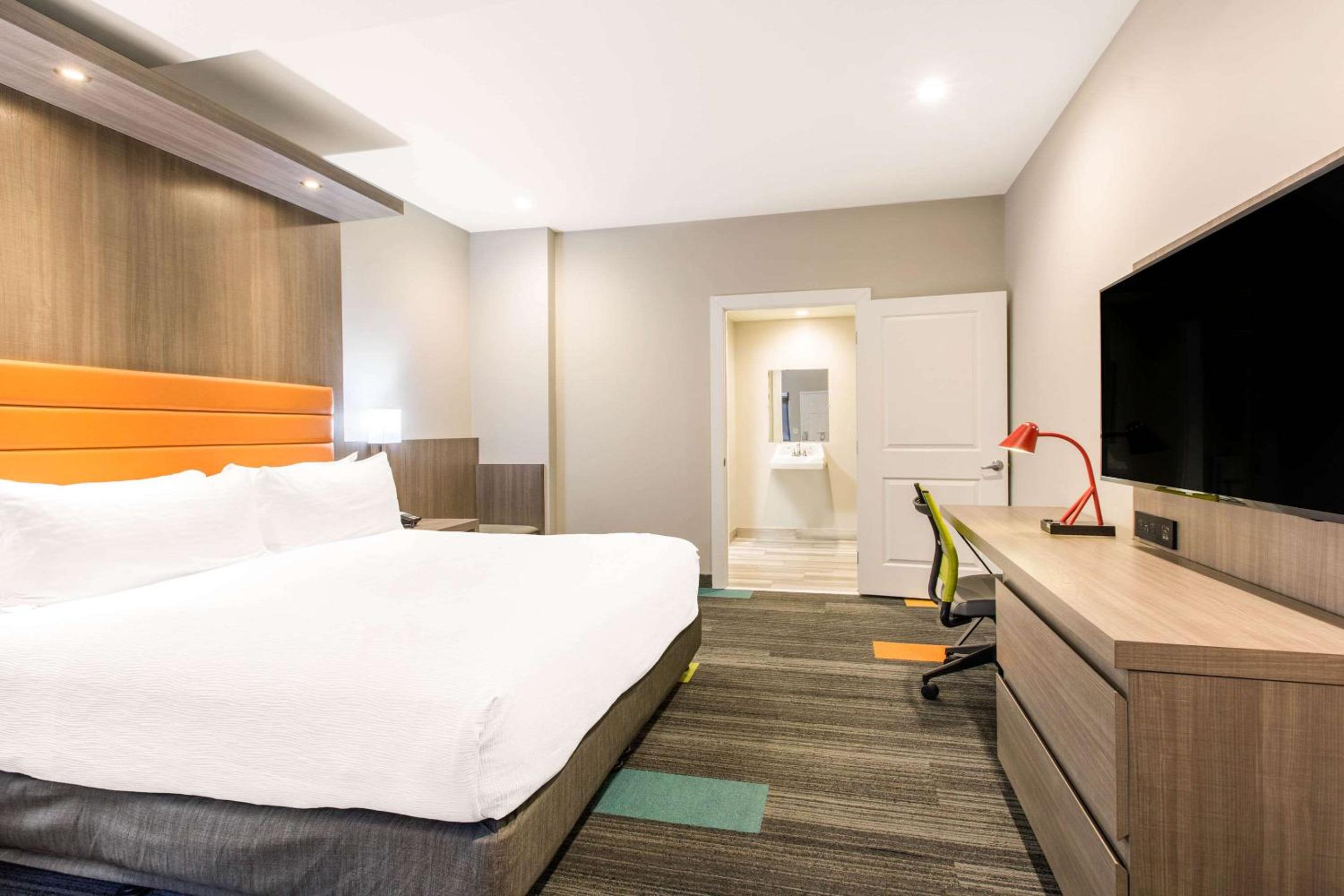 King Room - Accessible/Non-Smoking photo 1