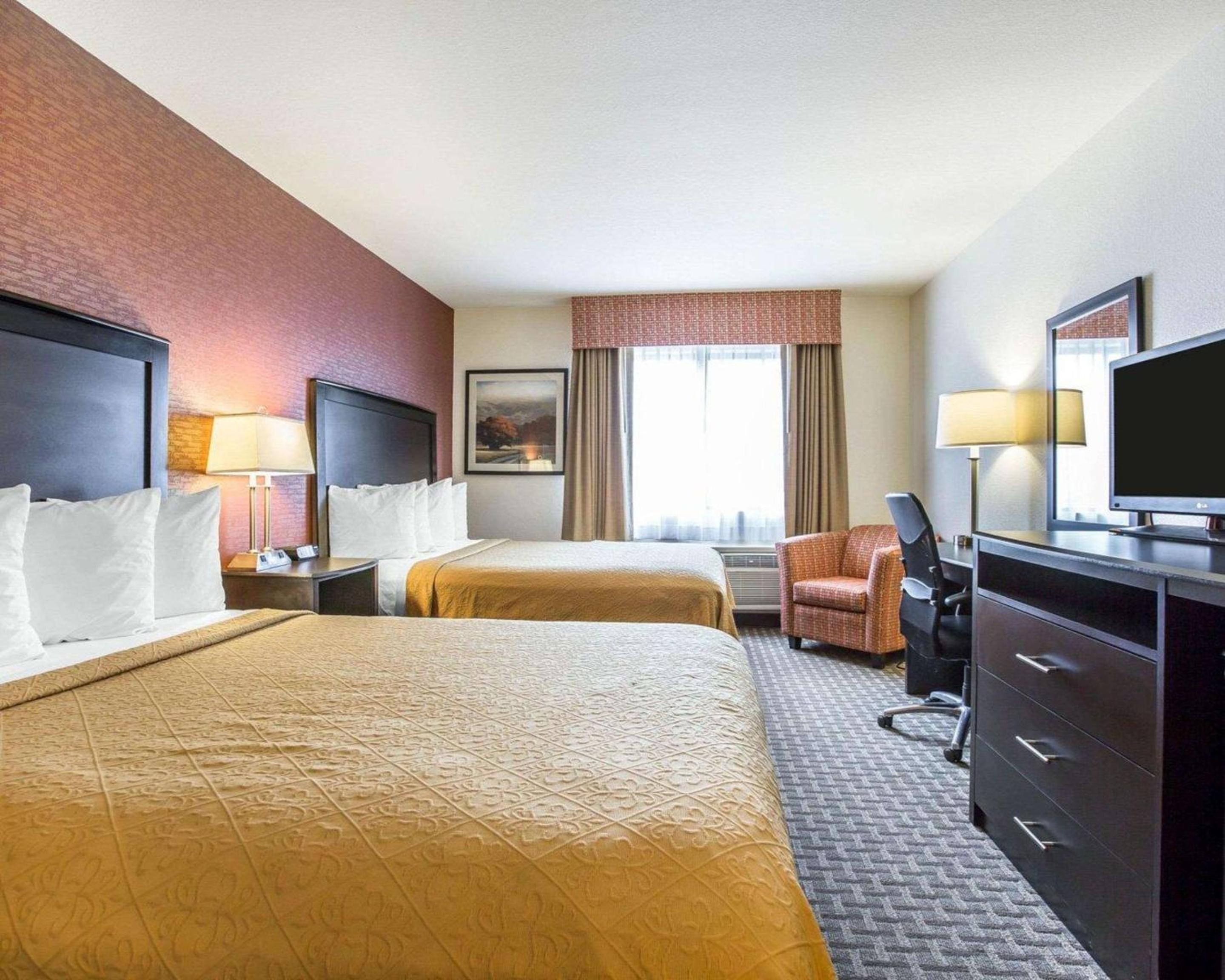 Queen Room with Two Queen Beds - Non-Smoking - Photo 1