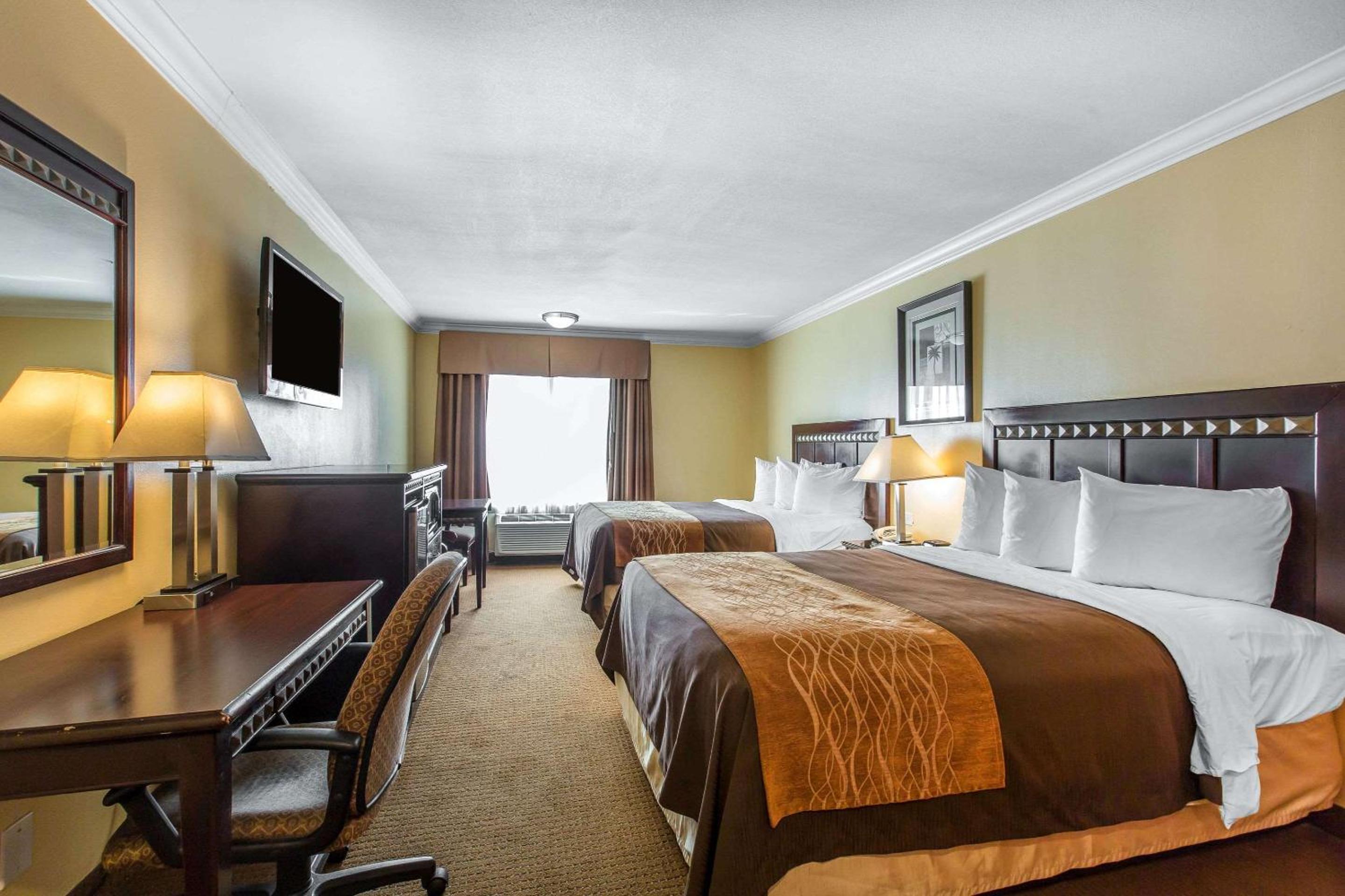 Standard Room, 2 Queen Beds, Non Smoking - Photo 3