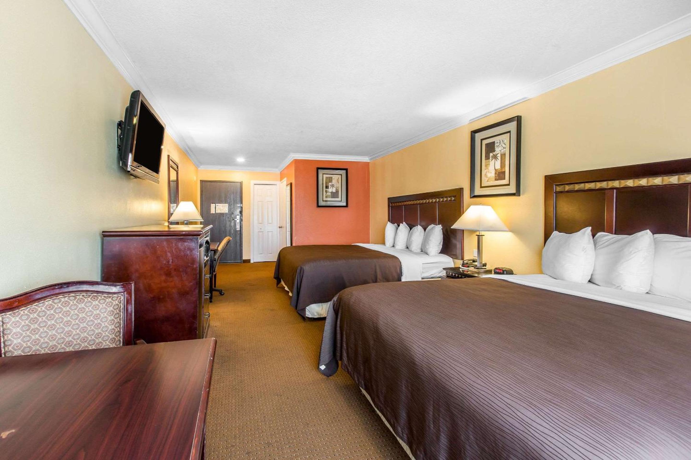 Deluxe Room, 2 King Beds, Non Smoking - Photo 2
