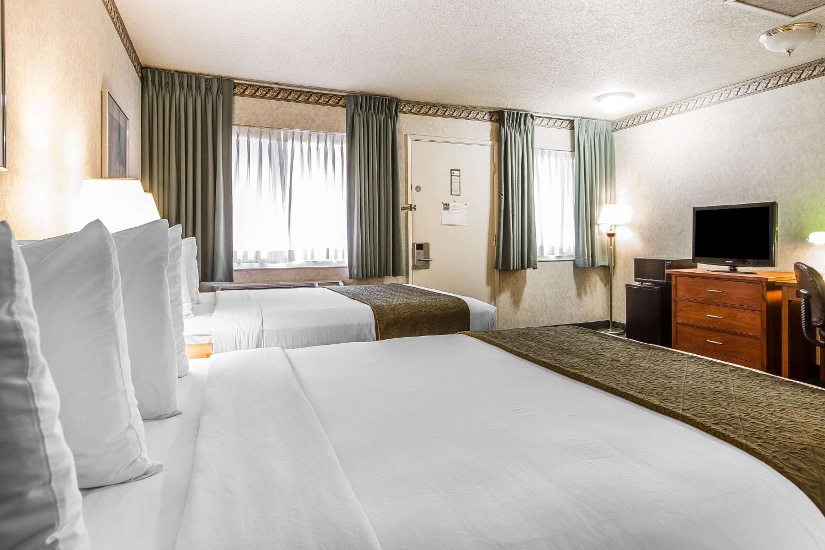 Double Room with Two Double Beds - Photo 1