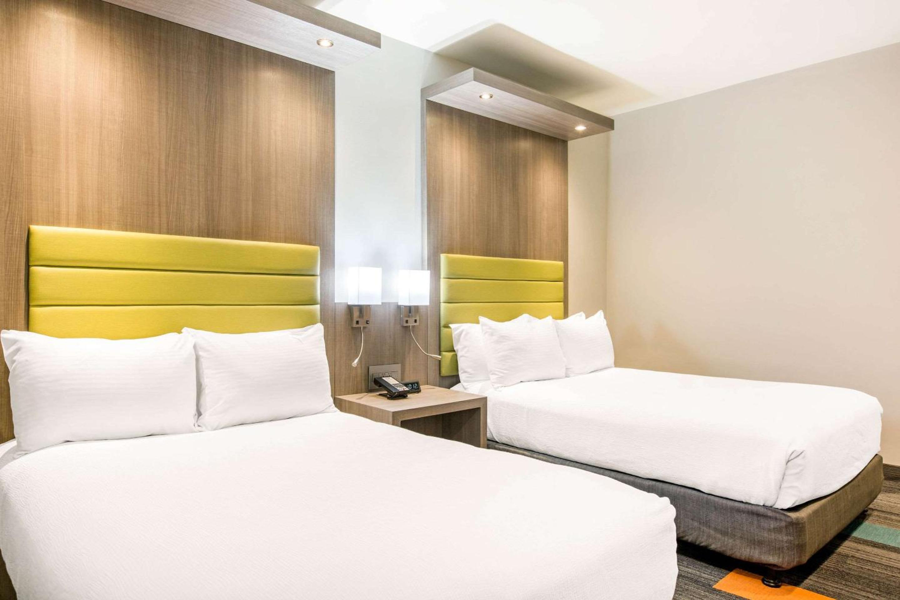 Double Room with Two Double Beds - Non-Smoking photo 1