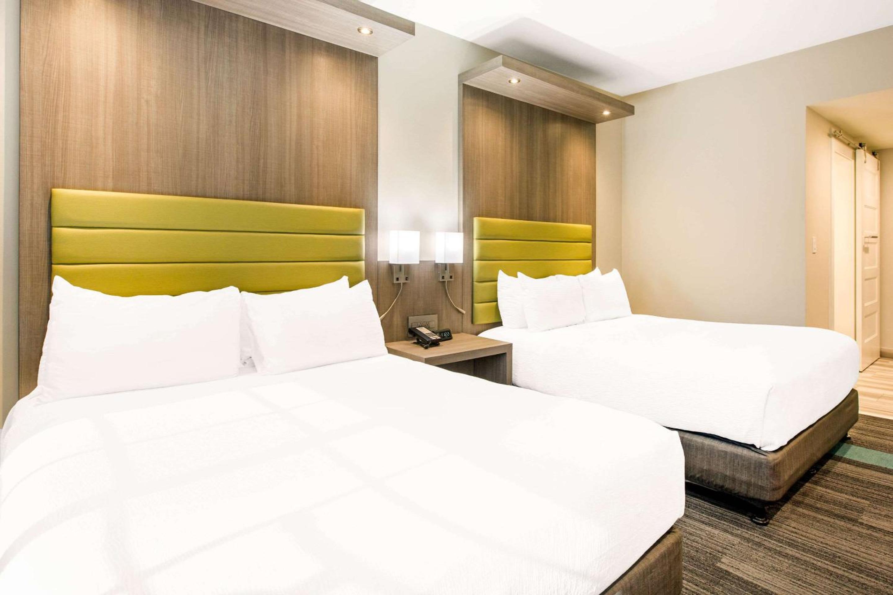 Queen Room with Two Queen Beds - Non-Smoking