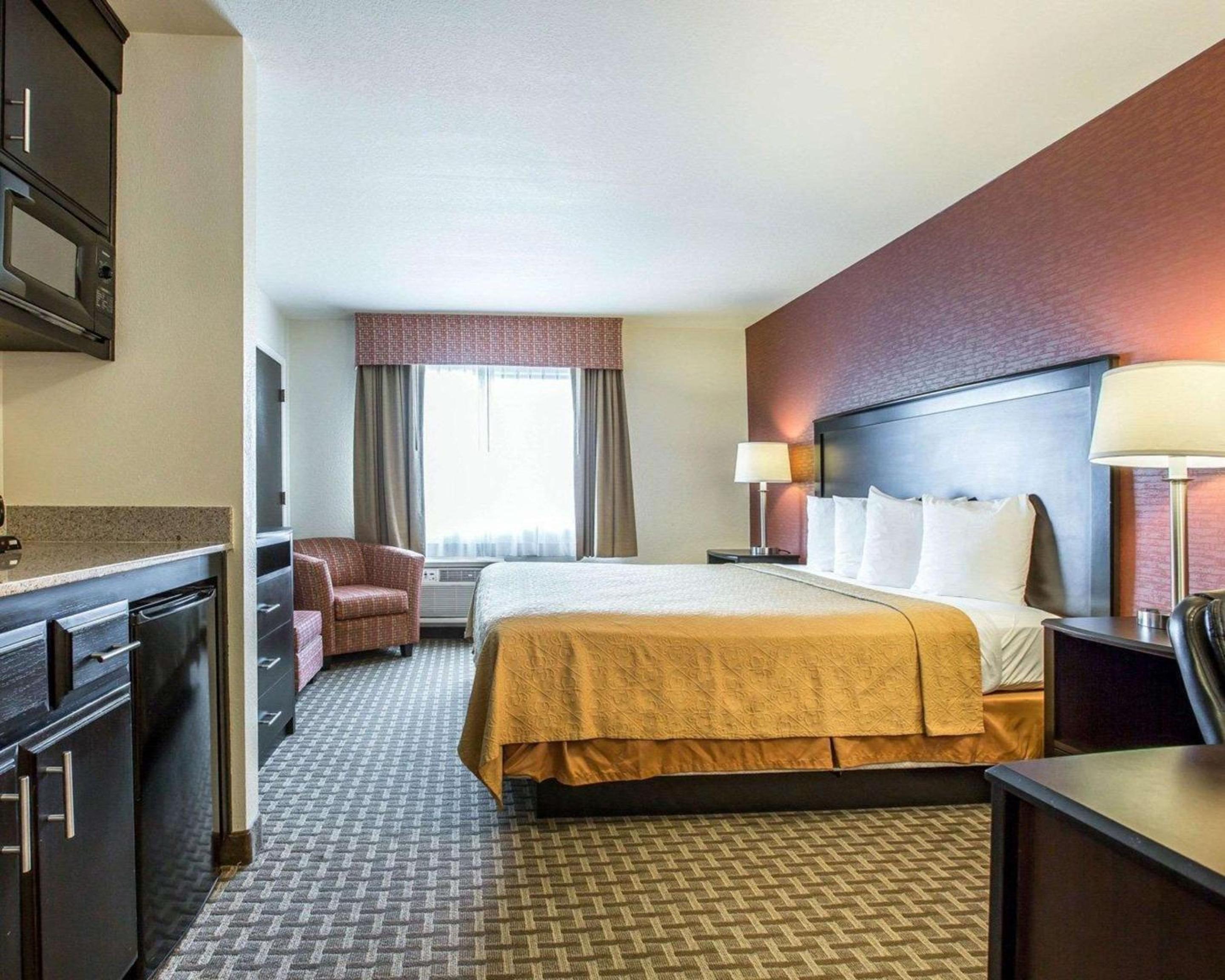King Room - Non-Smoking - Photo 4