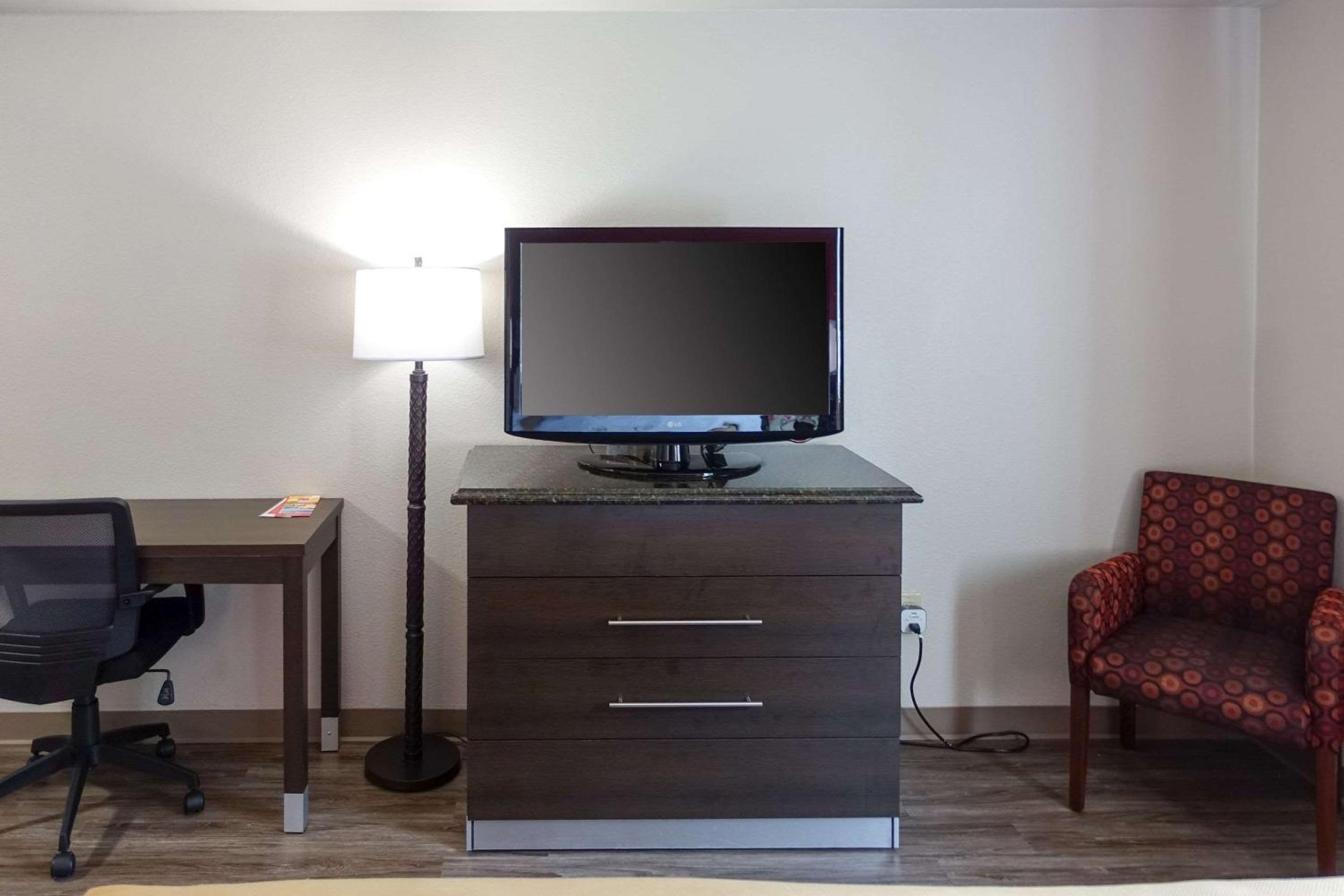 King Room - Non-Smoking - Photo 5