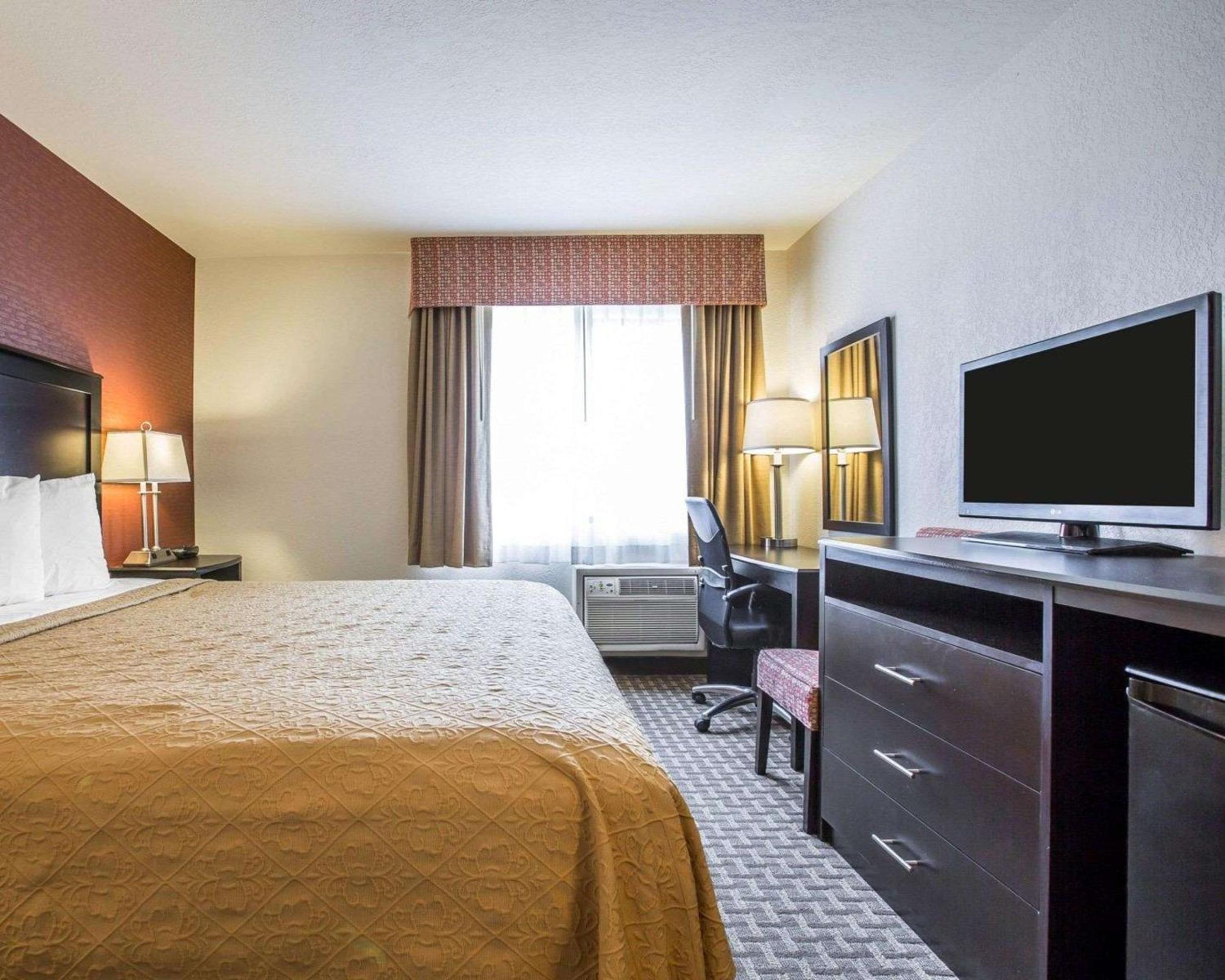 King Room - Non-Smoking - Photo 2