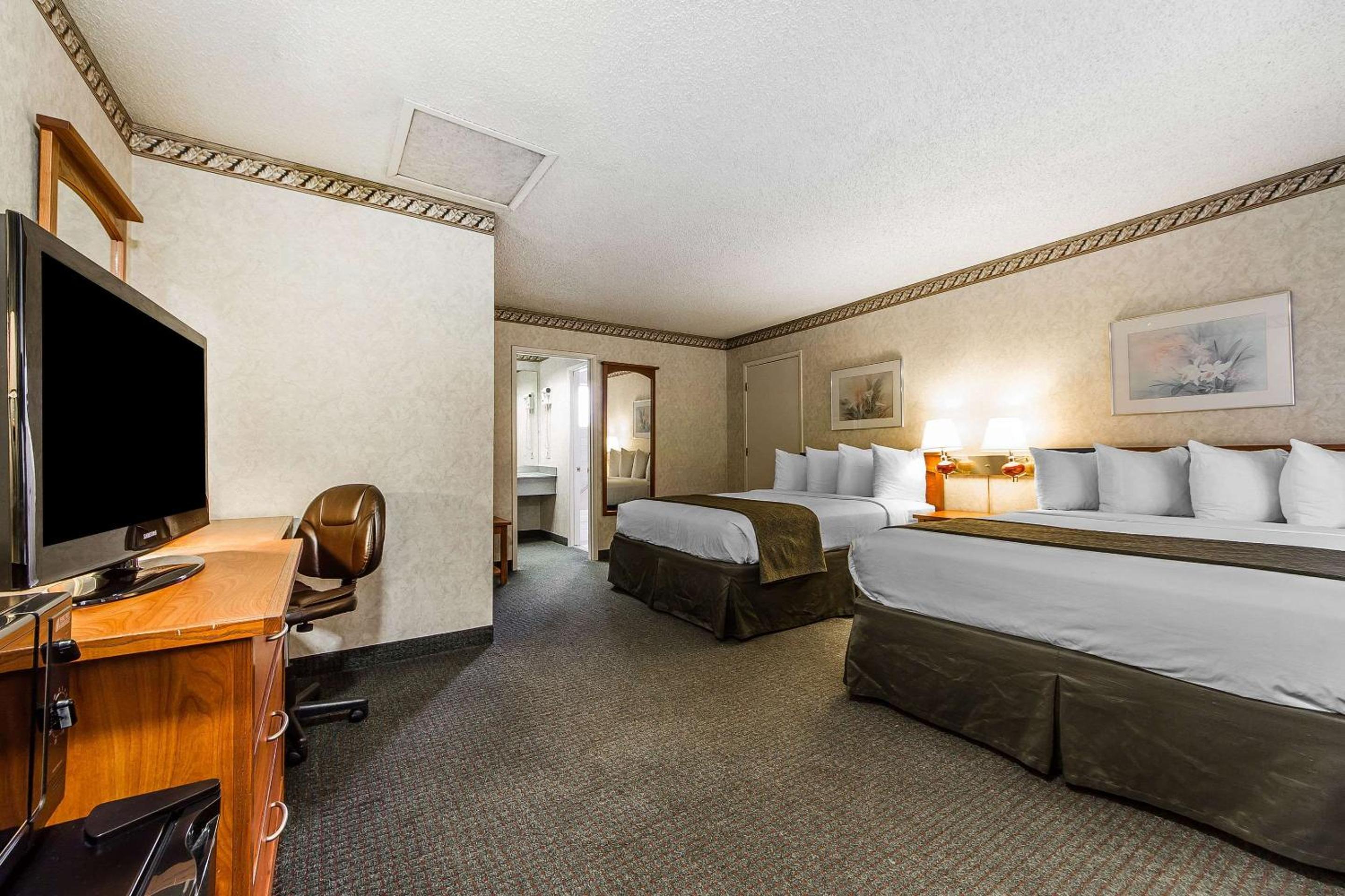 Double Room with Two Double Beds - Photo 3