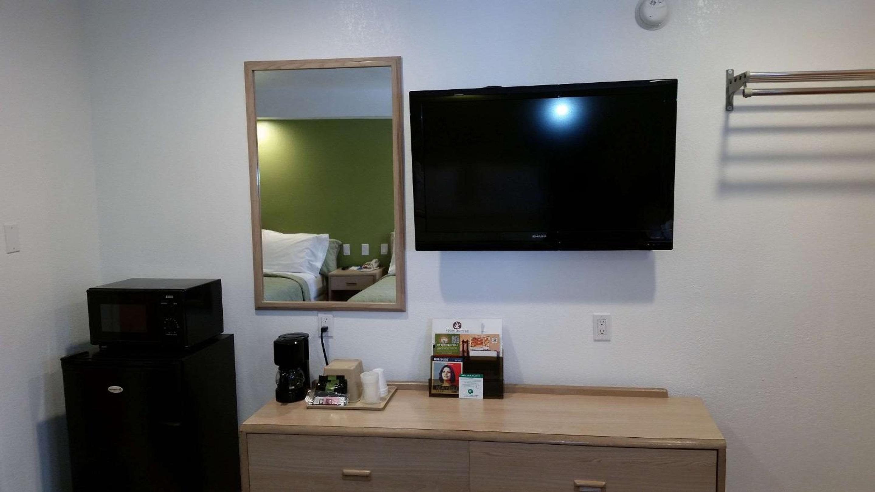 Queen Room - Non-Smoking - Photo 2