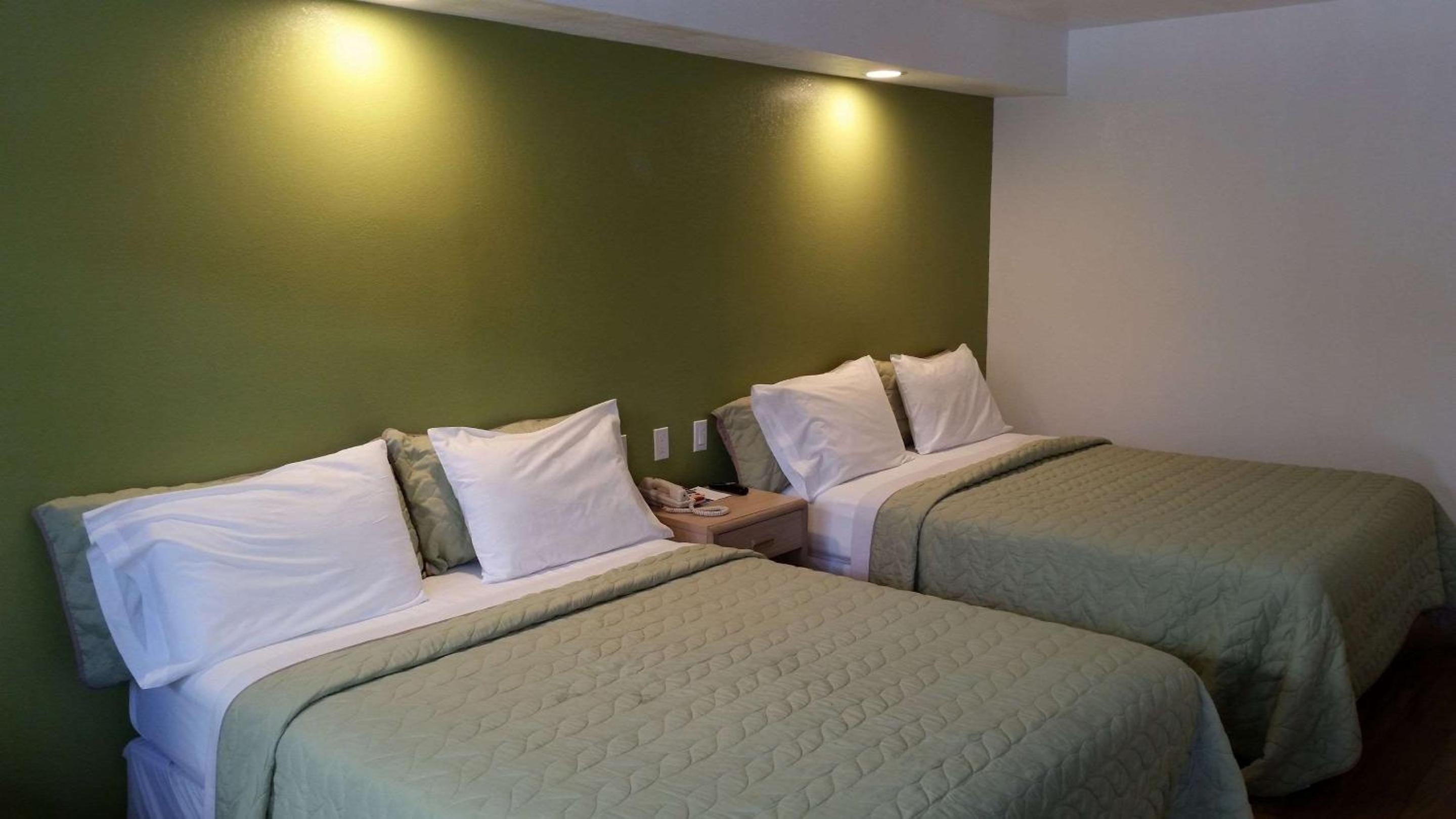 Queen Room with Two Queen Beds - Non-Smoking - Photo 1