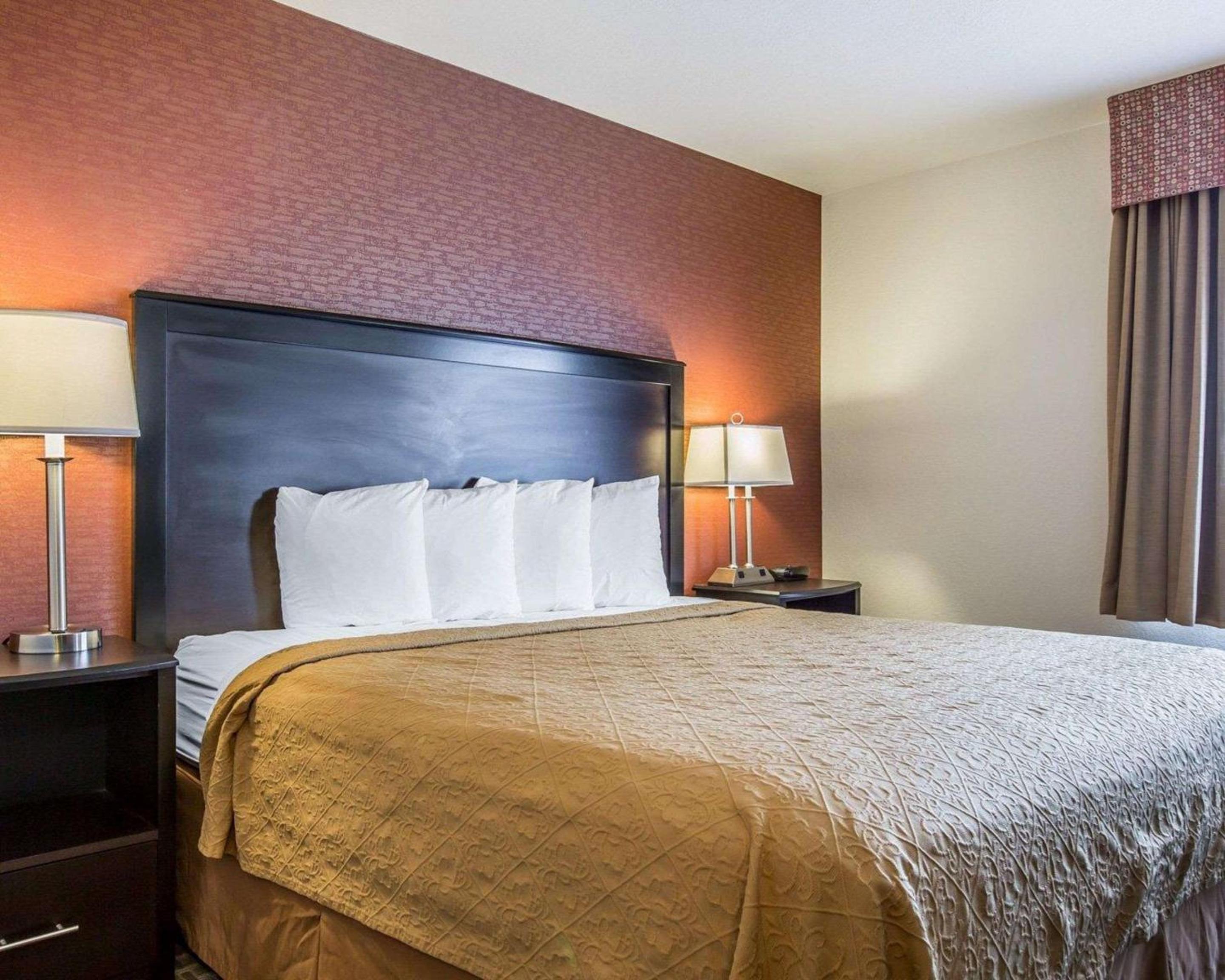 King Room - Non-Smoking - Photo 3