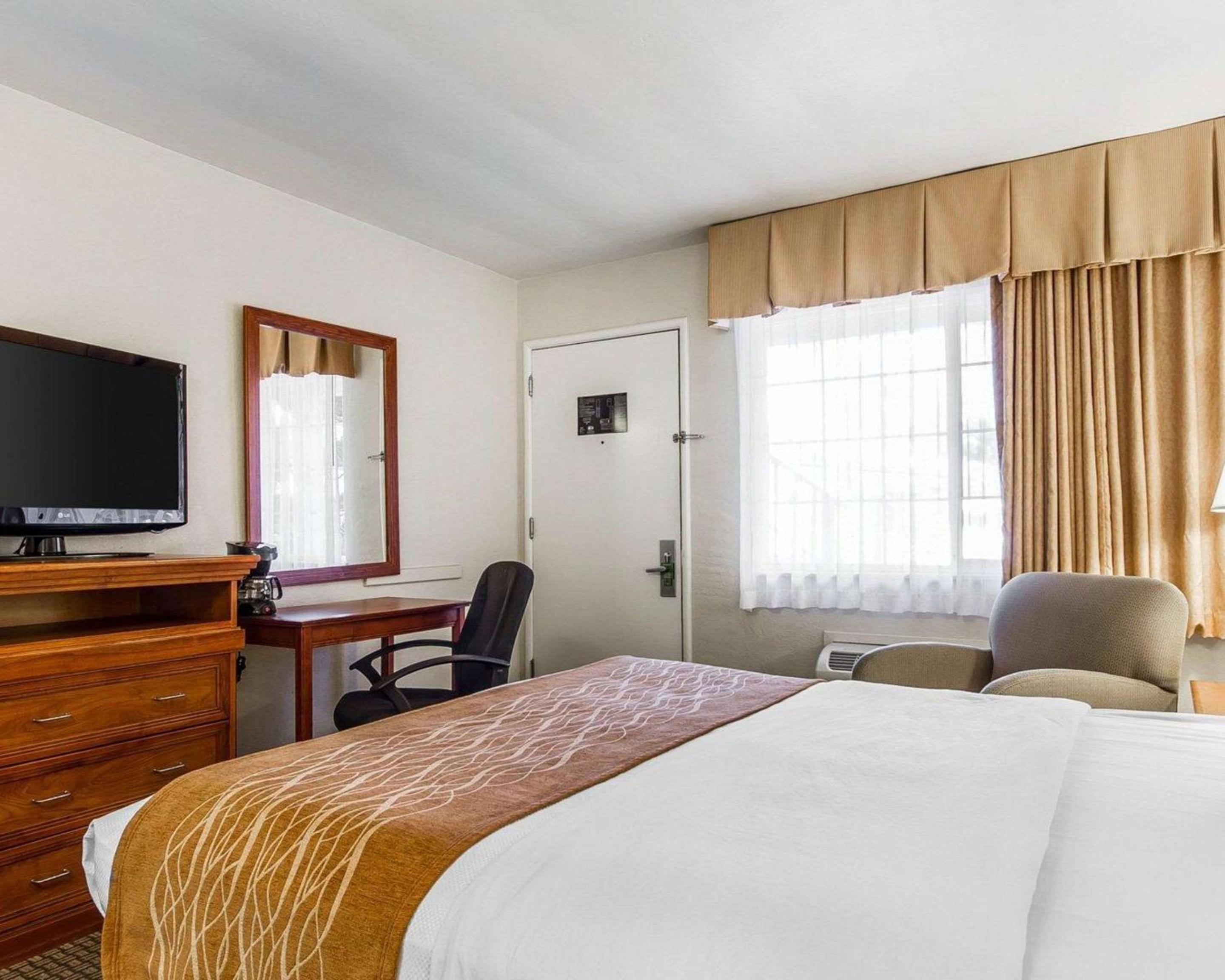 Standard Room with Two Double Beds Non-Smoking - Photo 1
