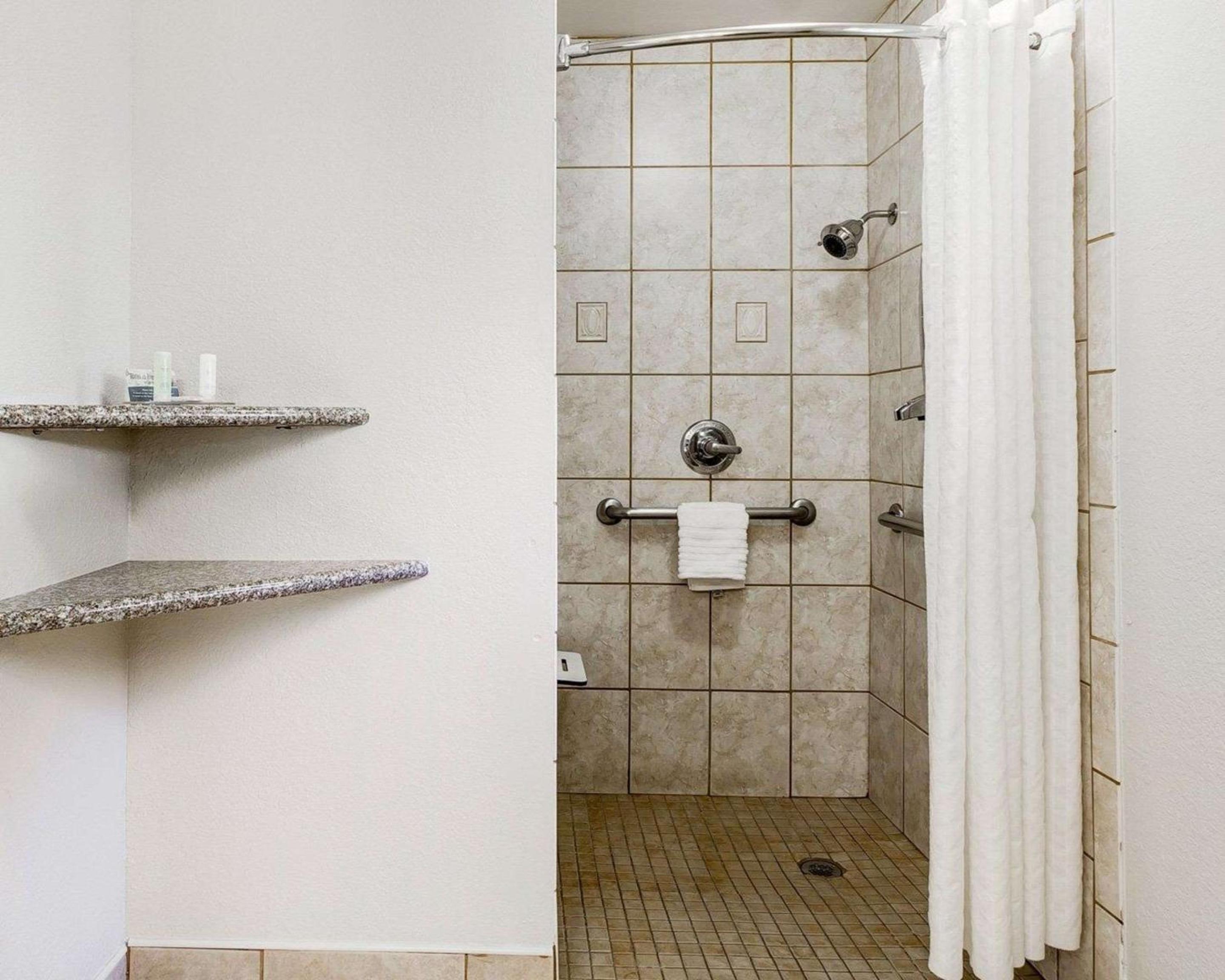 King Room - Disability Access - Photo 2