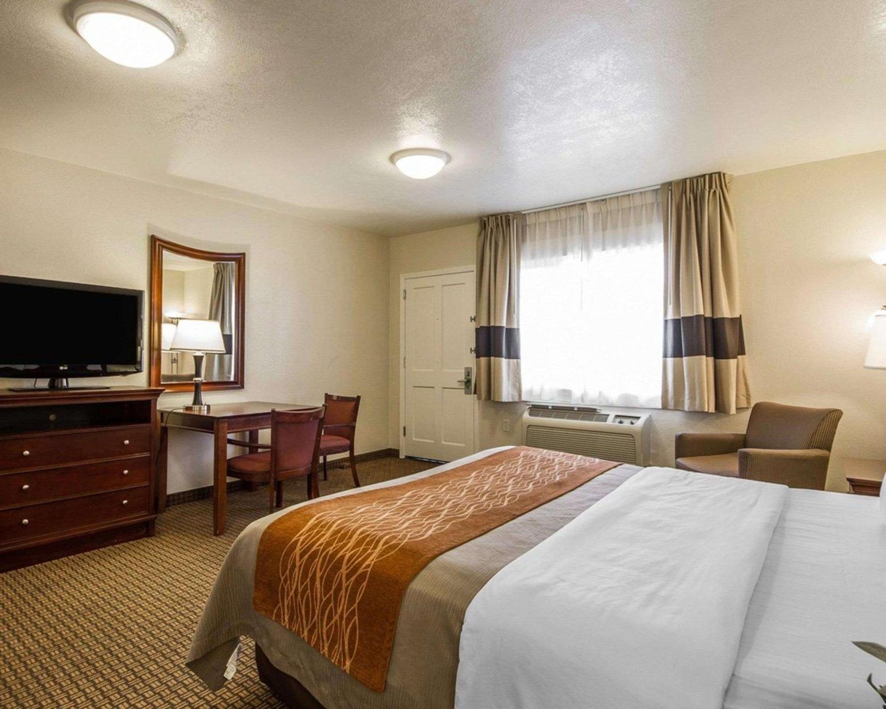 King Room - Accessible/Non-Smoking - Photo 2
