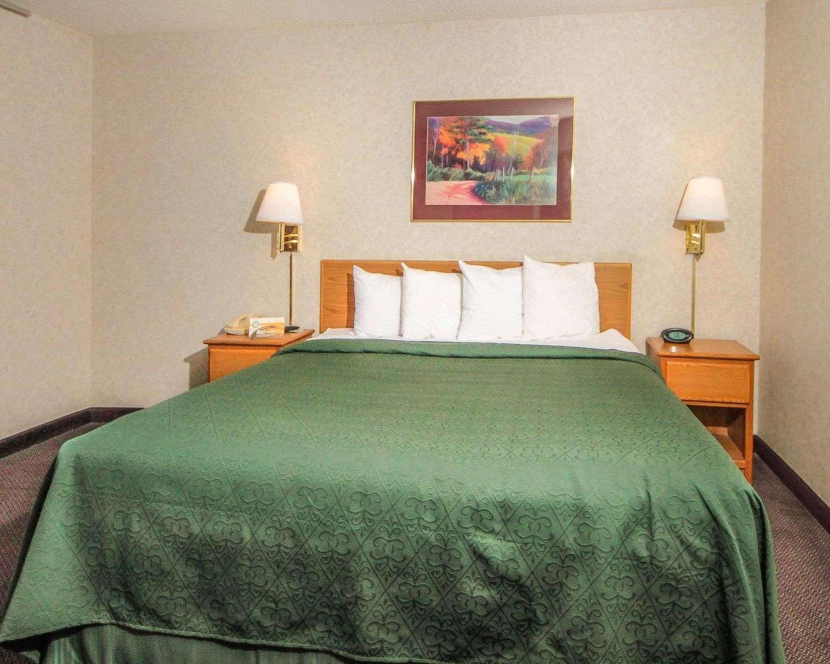 One Bedroom Suite, 1 King Bed with Living Room, Non Smoking - Photo 1