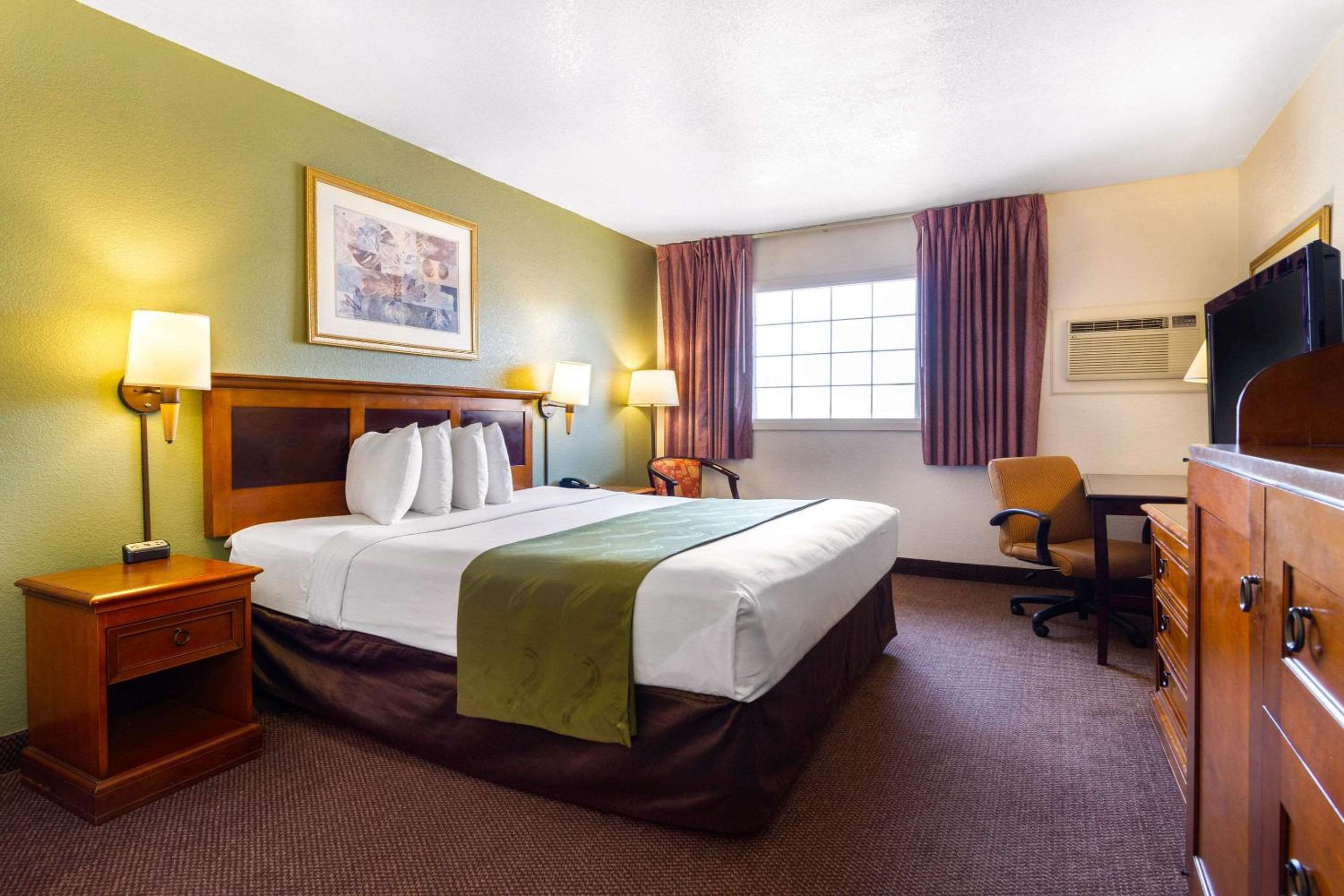 King Room - Accessible/Non-Smoking - Photo 4