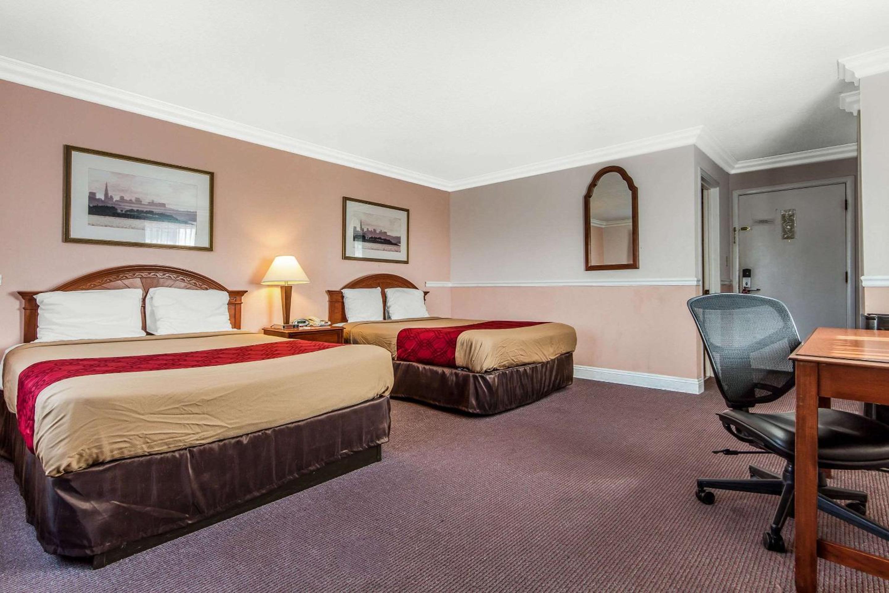 Standard Queen Room with Two Queen Beds - Non Smoking  - Photo 3