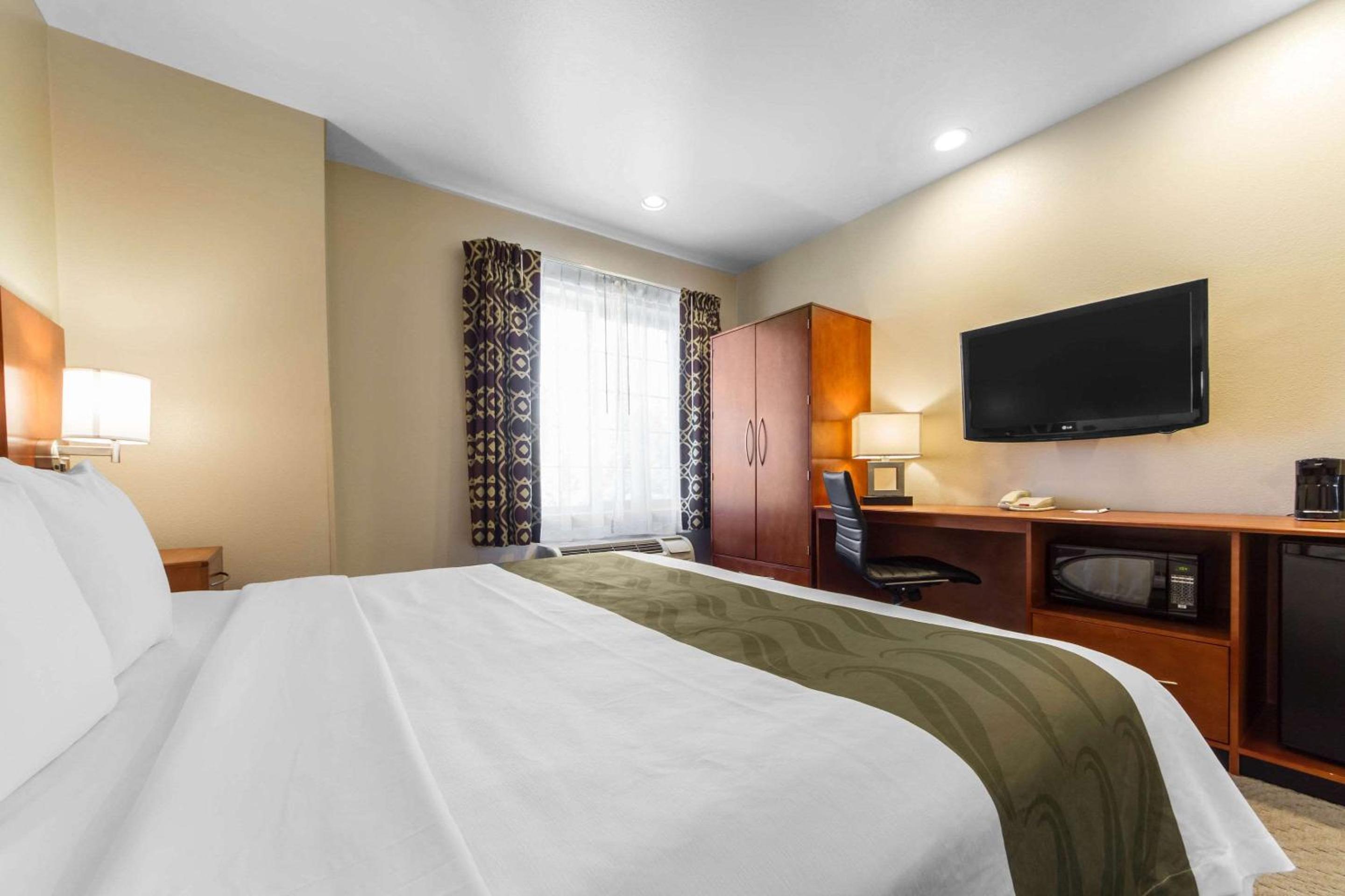 King Room - Non-Smoking - Photo 1