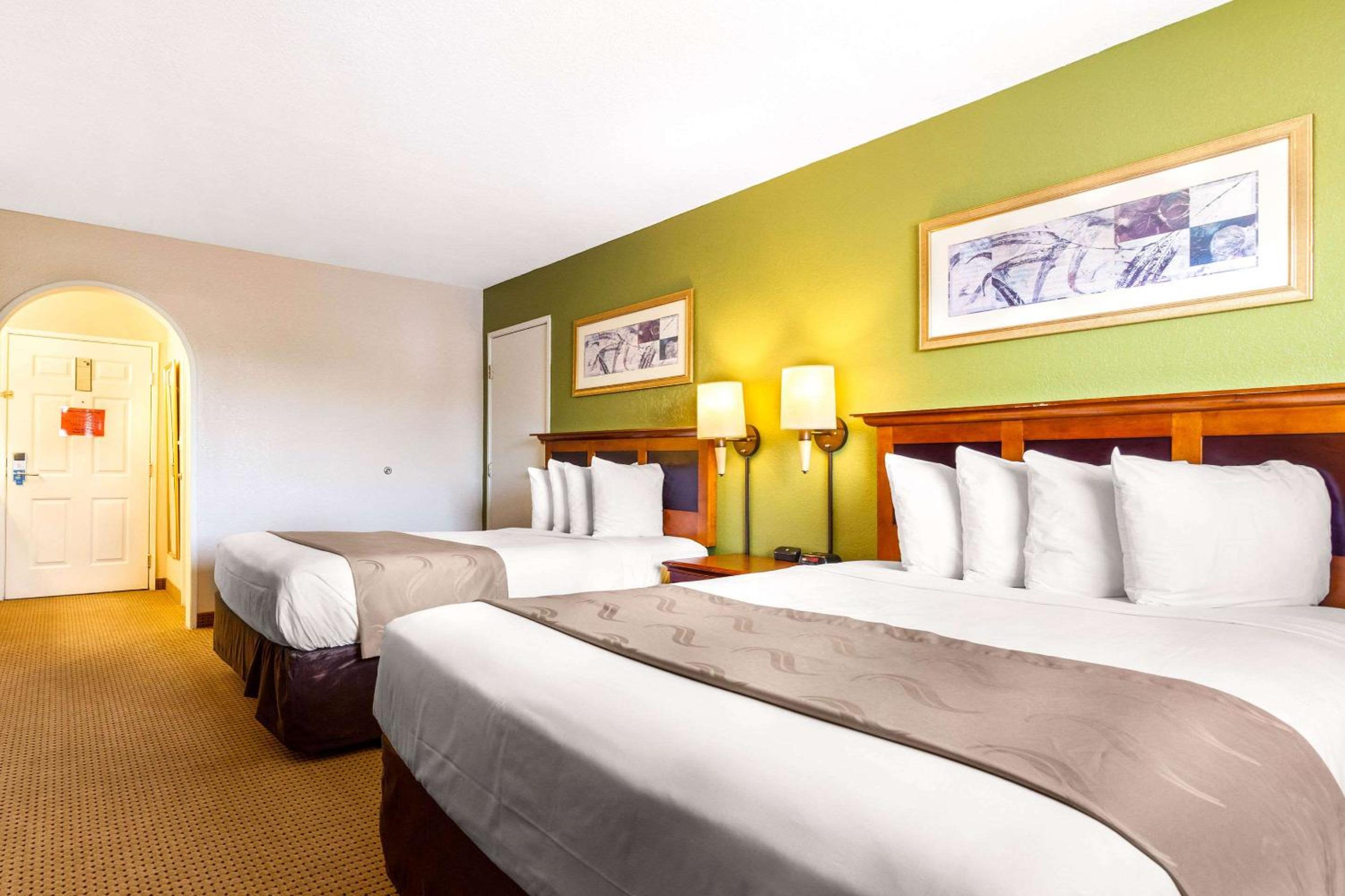 Queen Room with Two Queen Beds - Non-Smoking - Photo 1