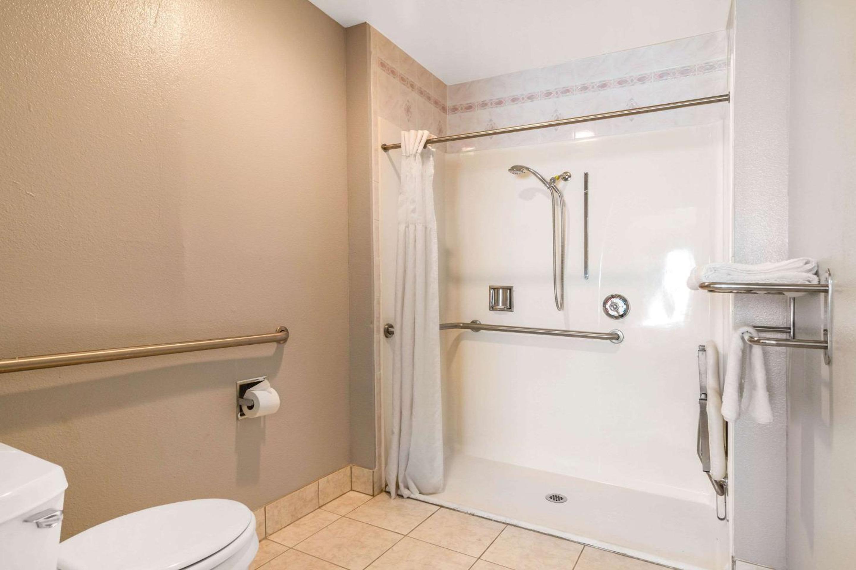 King Room - Accessible/Non-Smoking - Photo 6