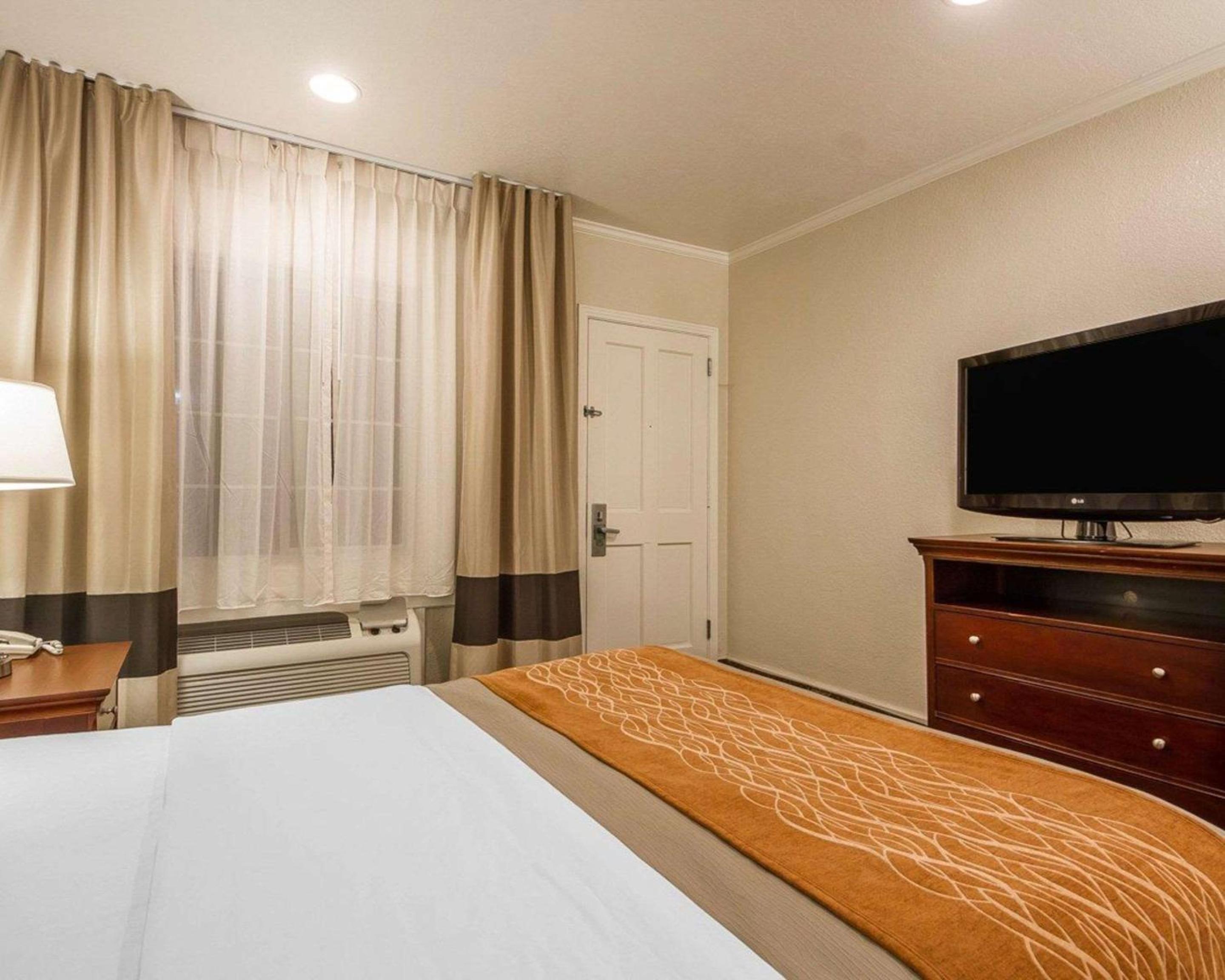 Queen Room - Photo 7