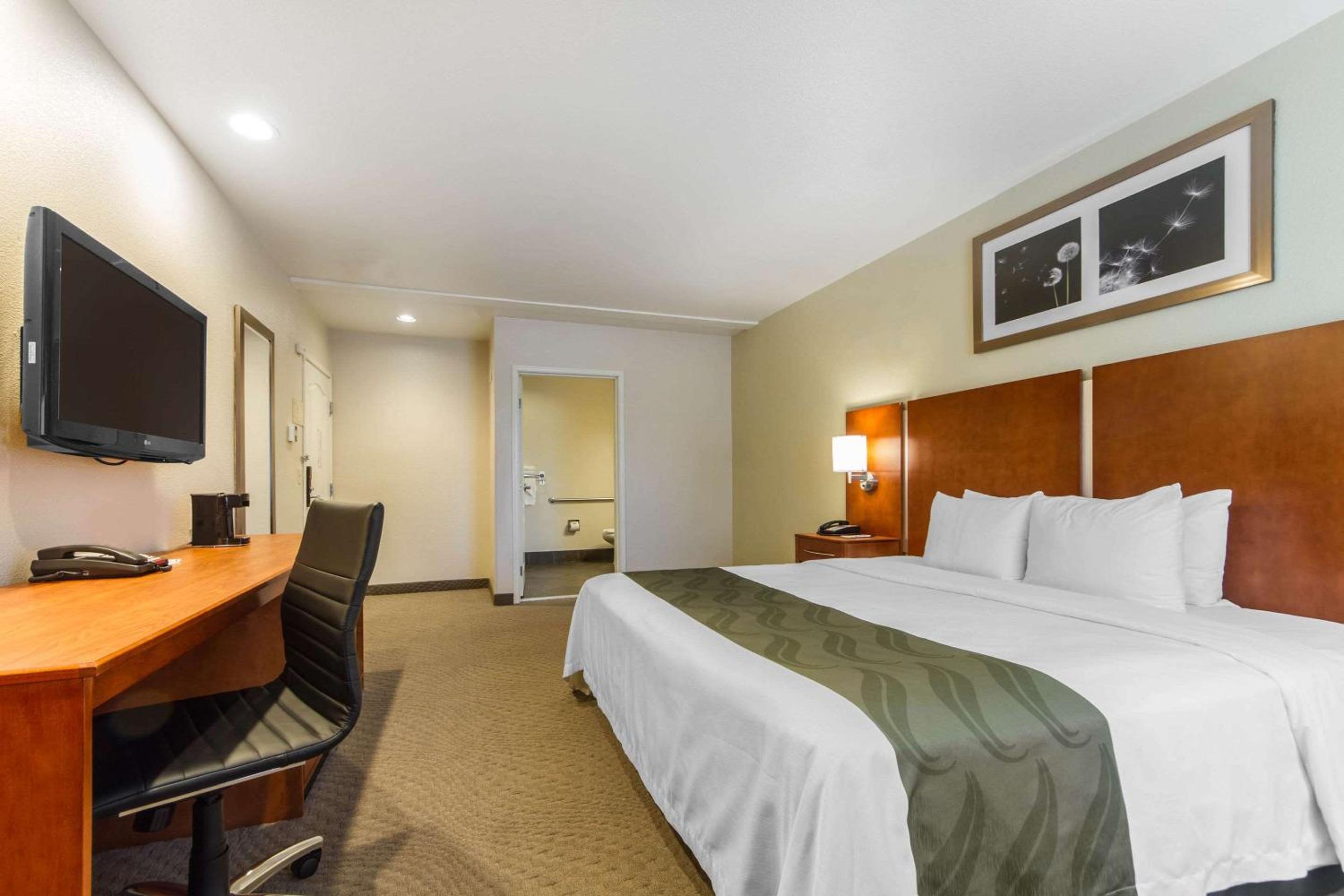 King Room - Accessible/Non-Smoking - Photo 2