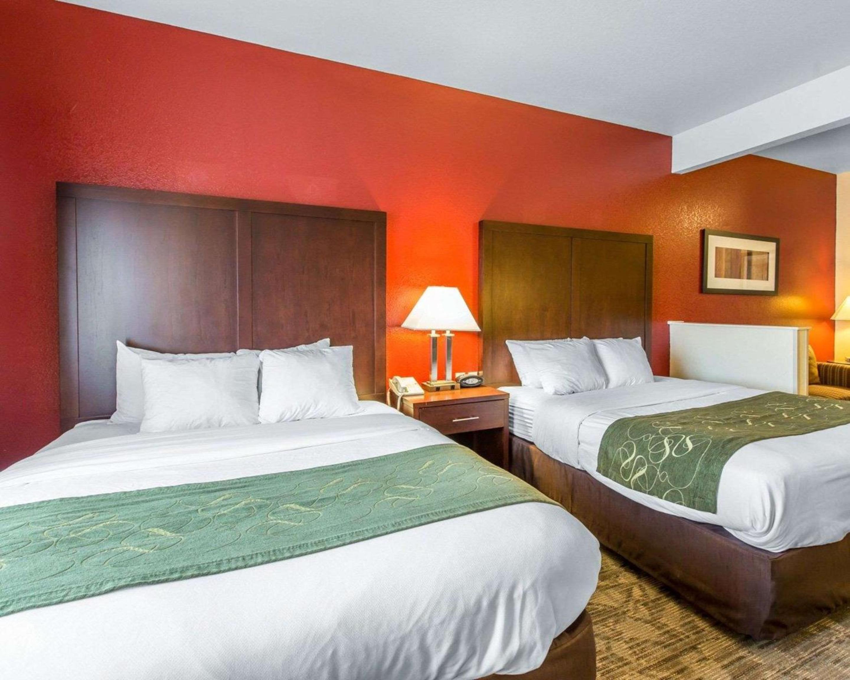 Queen Suite with 2 Queen Beds and Sofa Bed, Non Smoking - Photo 3
