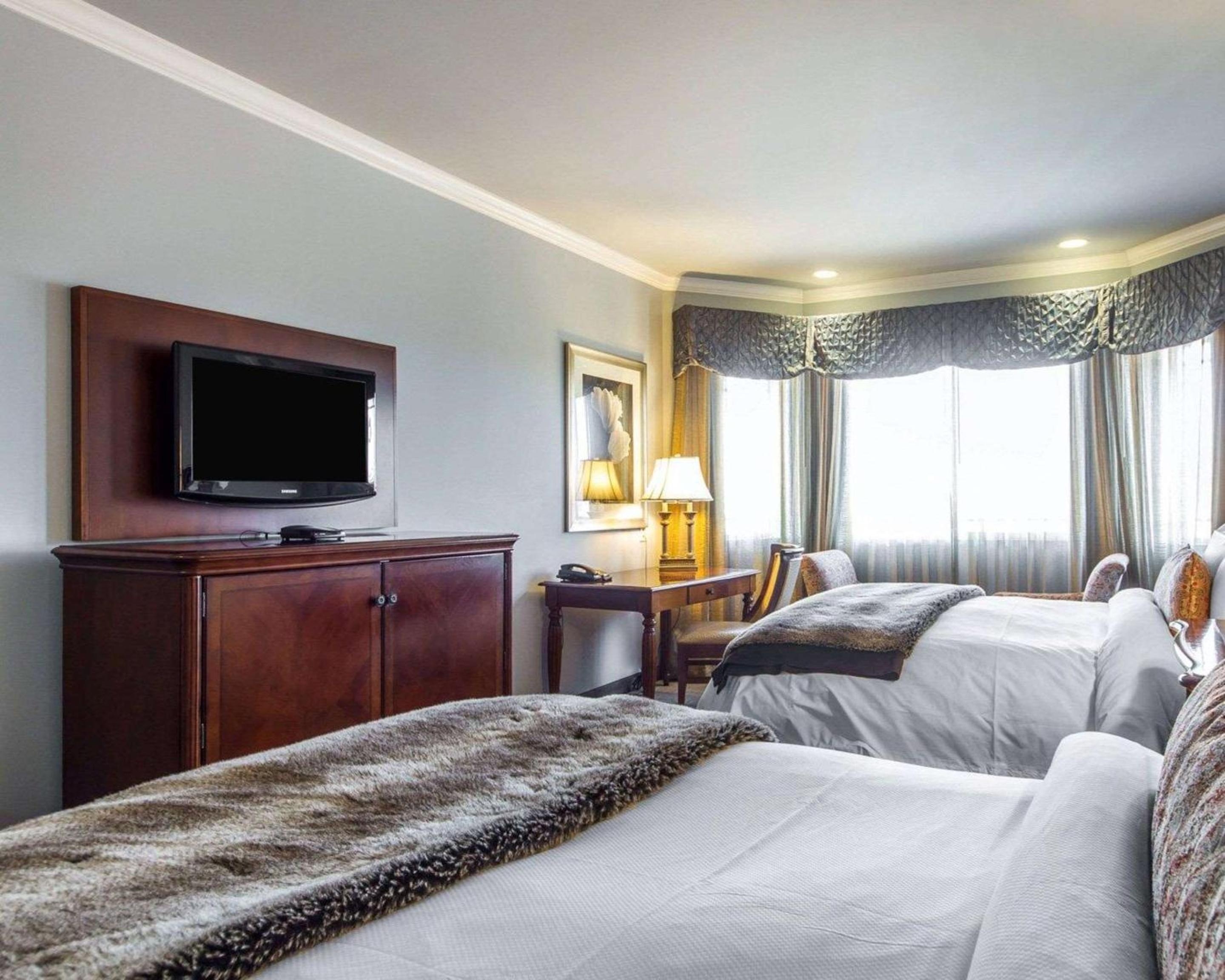 Queen Suite with Two Queen Beds - Non Smoking