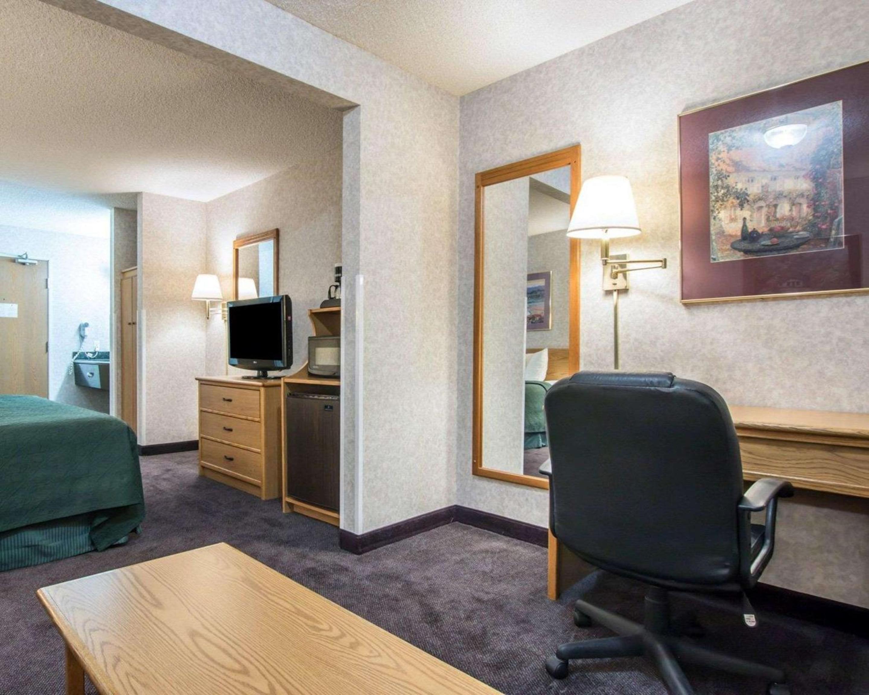 Suite, 1 King Bed, Non Smoking - Photo 7