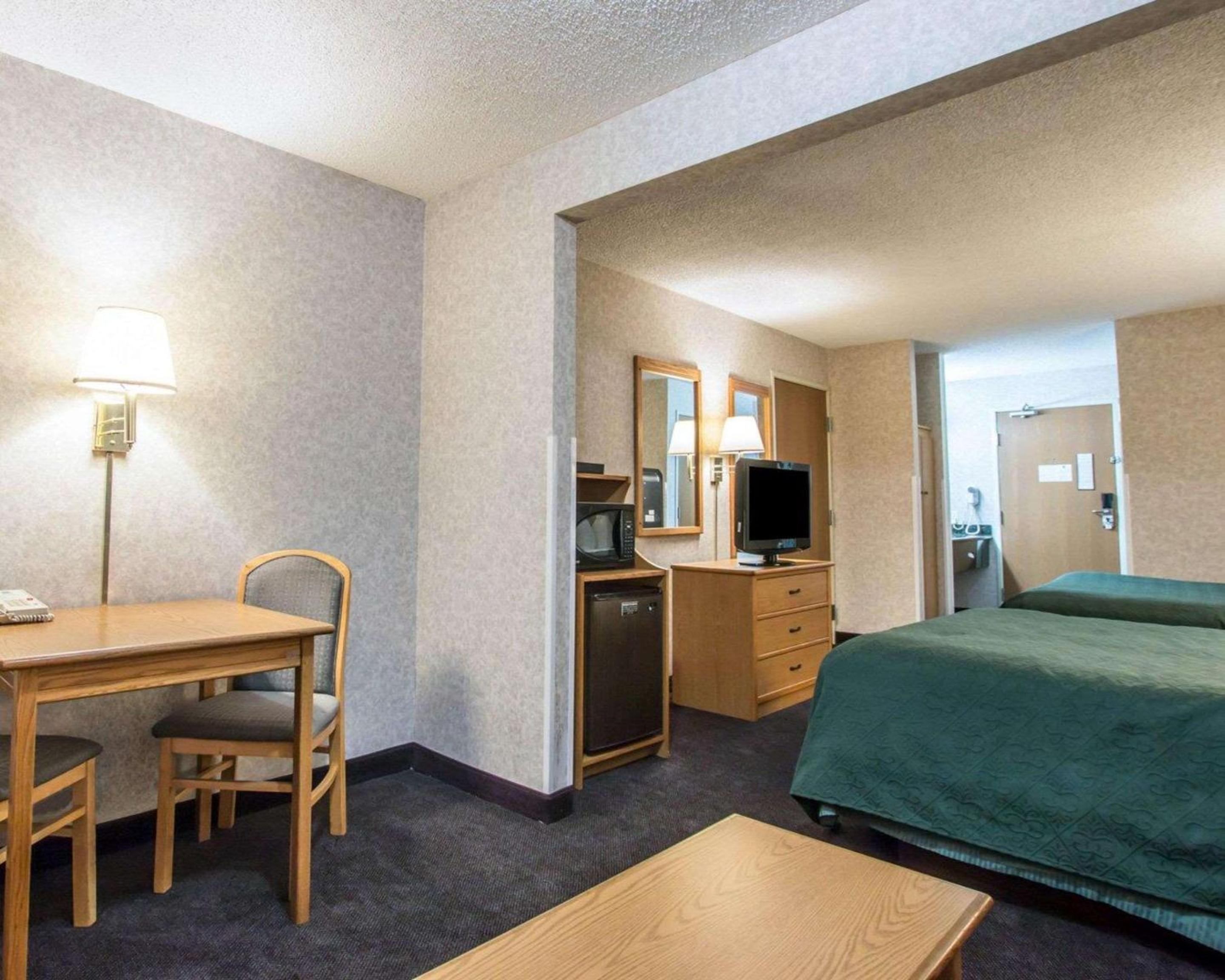 Suite, 2 Queen Beds, Non Smoking - Photo 2
