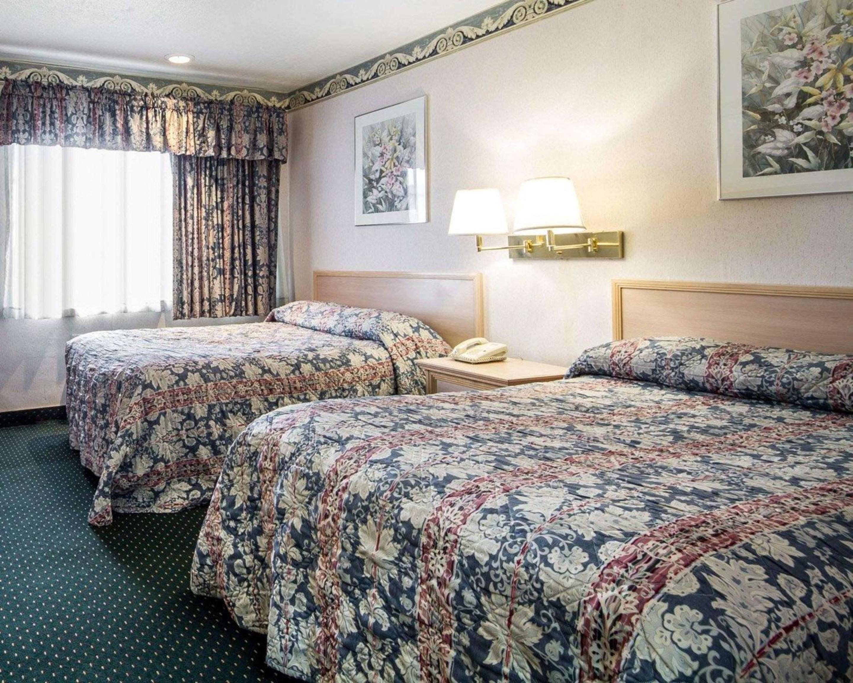 Double Room with Two Double Beds - Non-Smoking - Photo 1